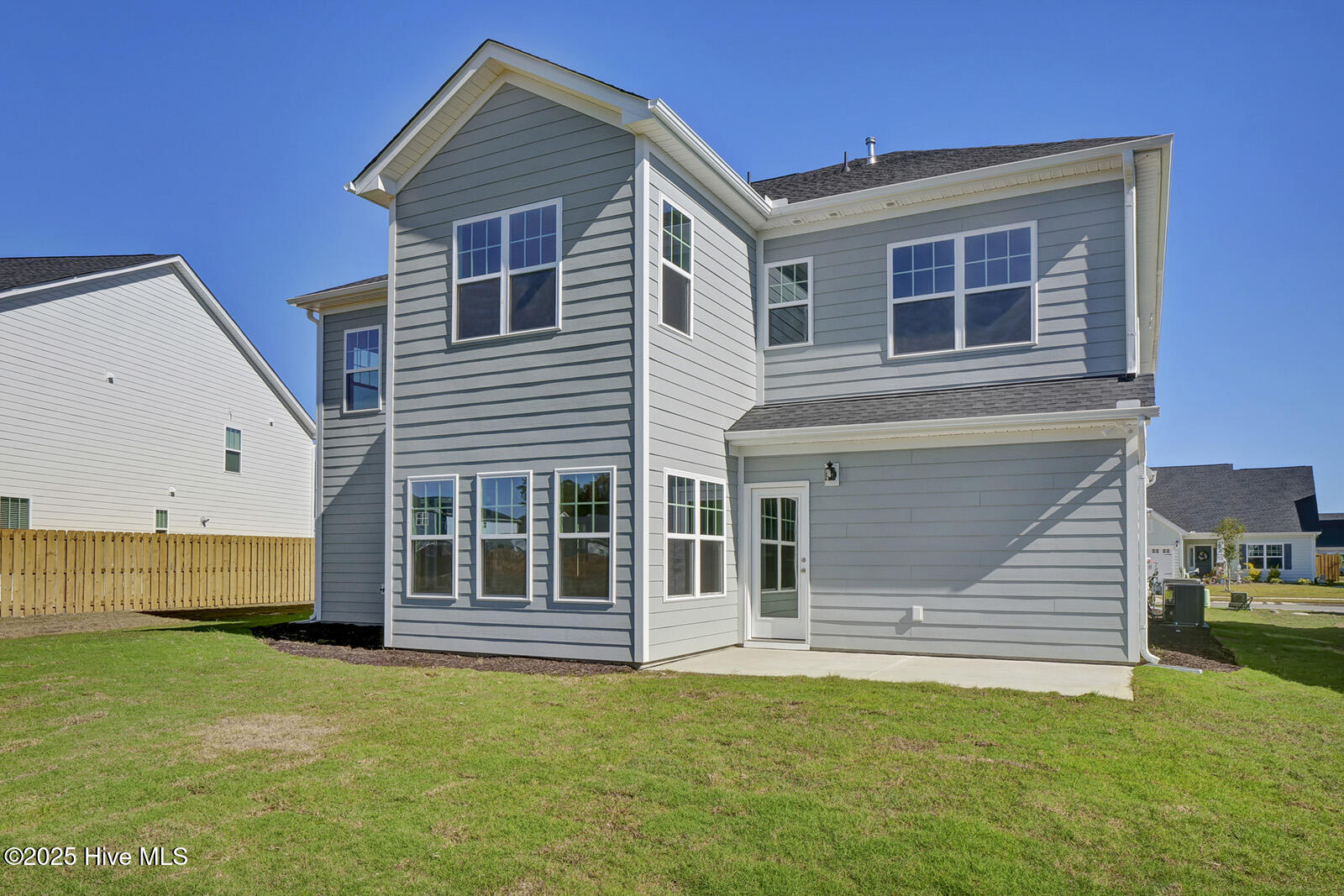 100551909 | Photo 33