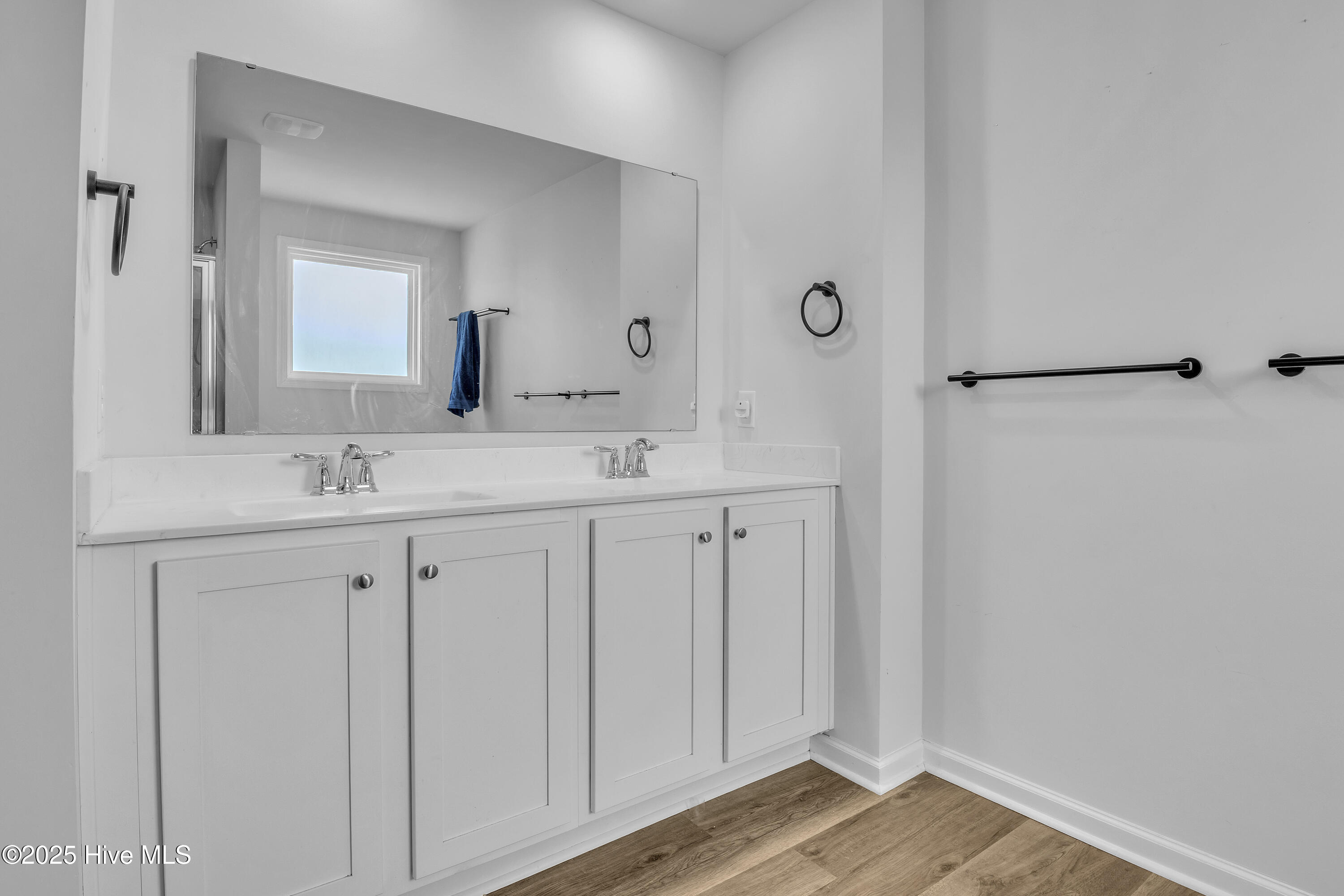 100540789 | Photo 40