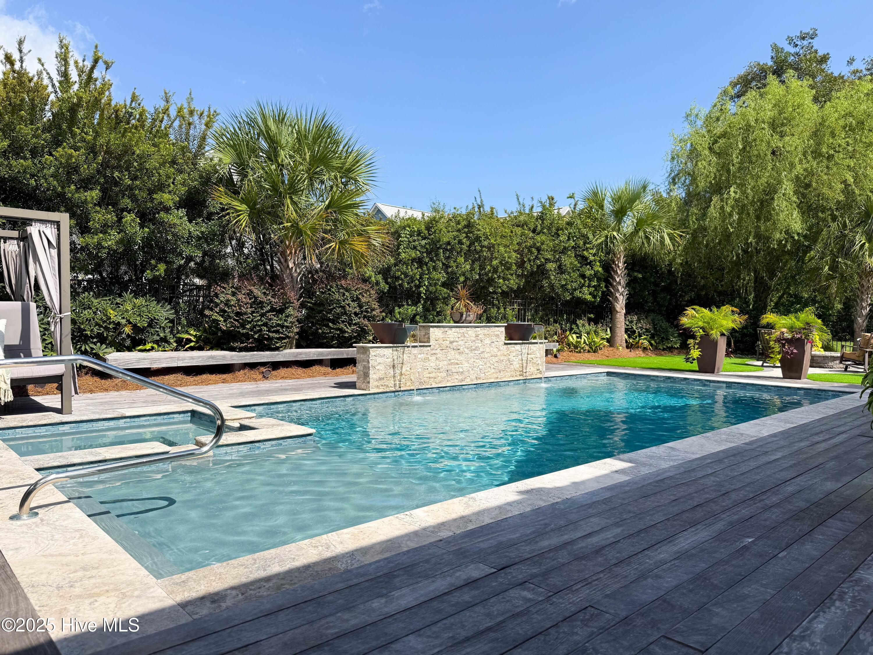 100534073 | Photo 28