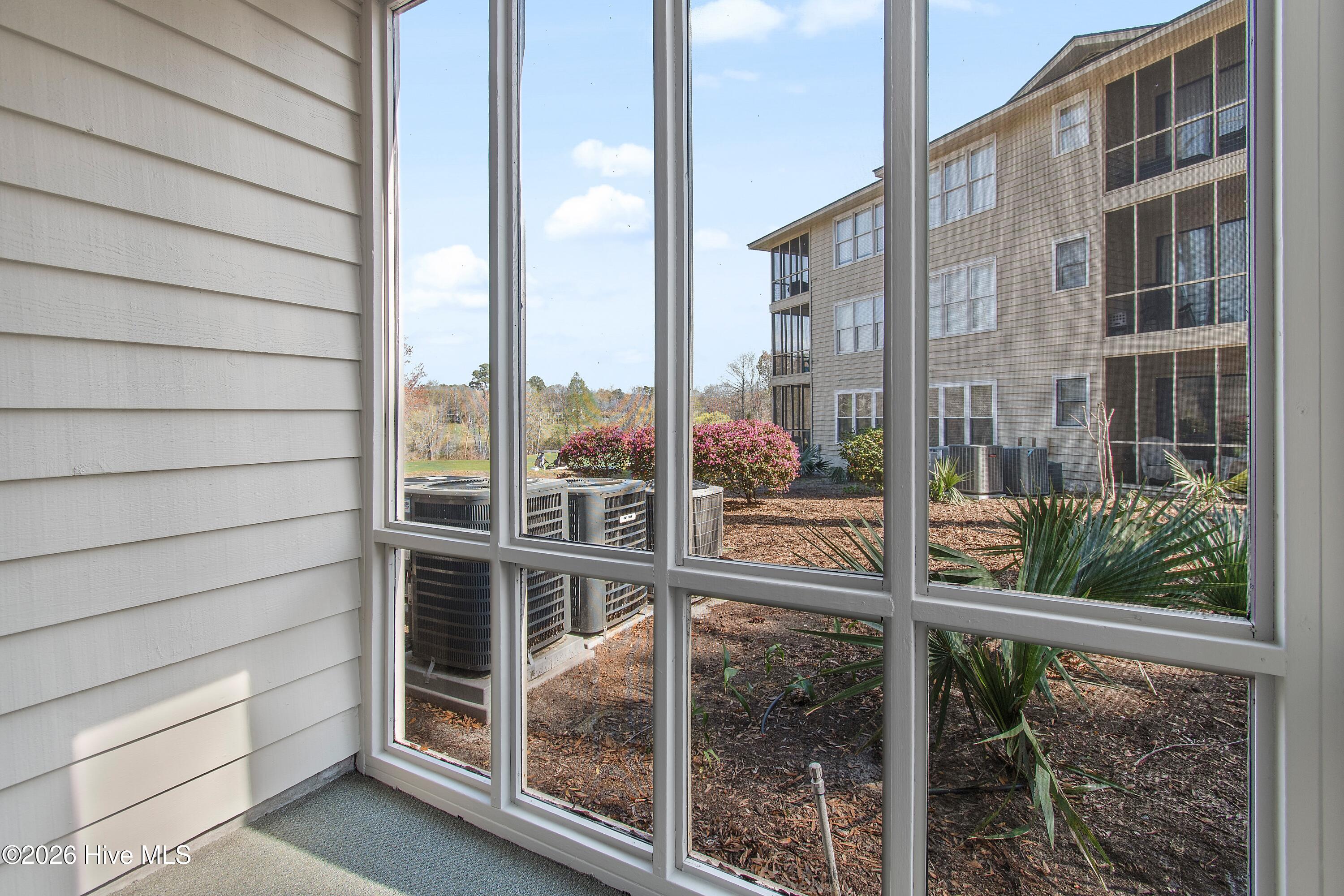 100562302 | Photo 27