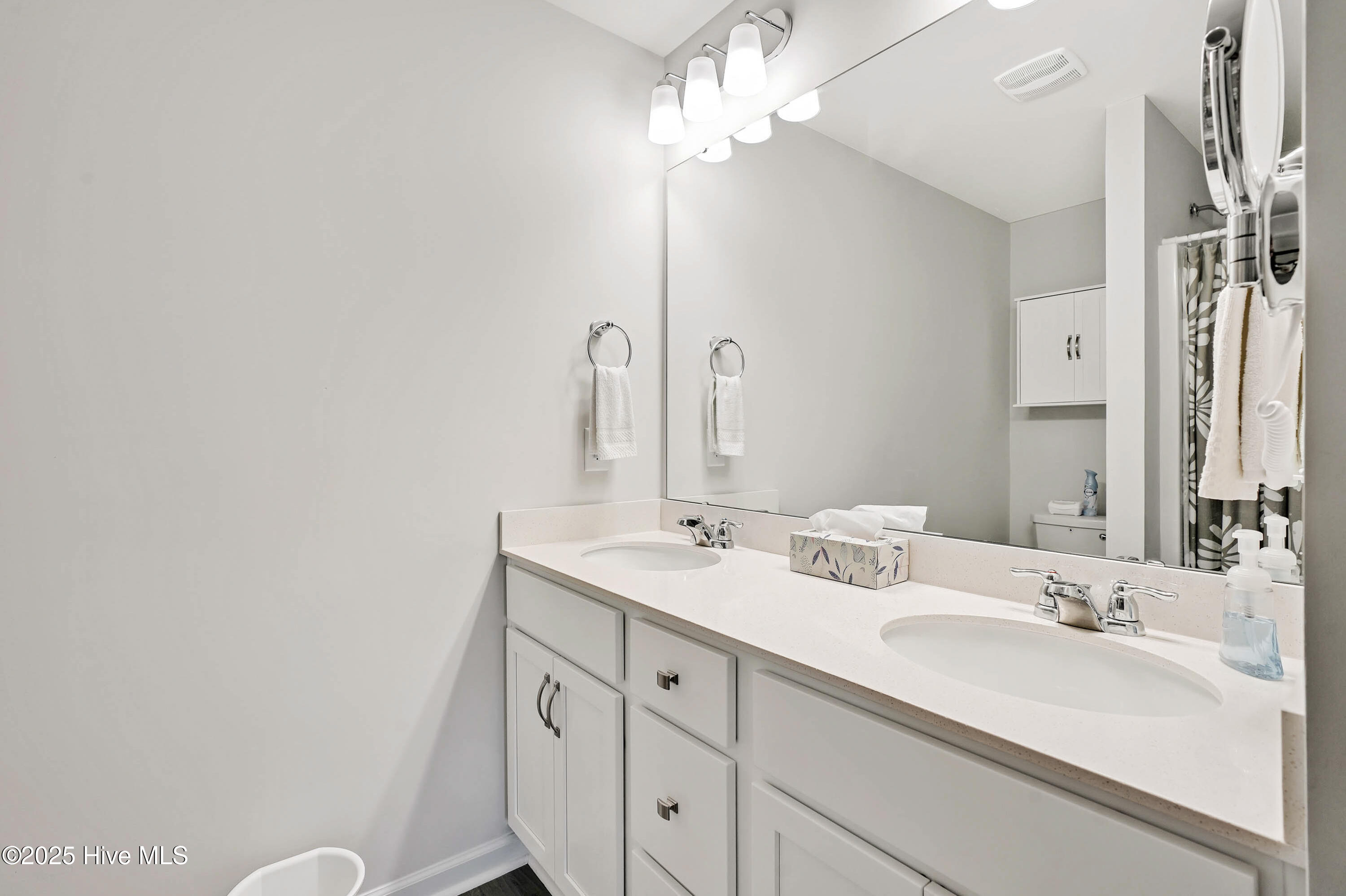 100557853 | Photo 16