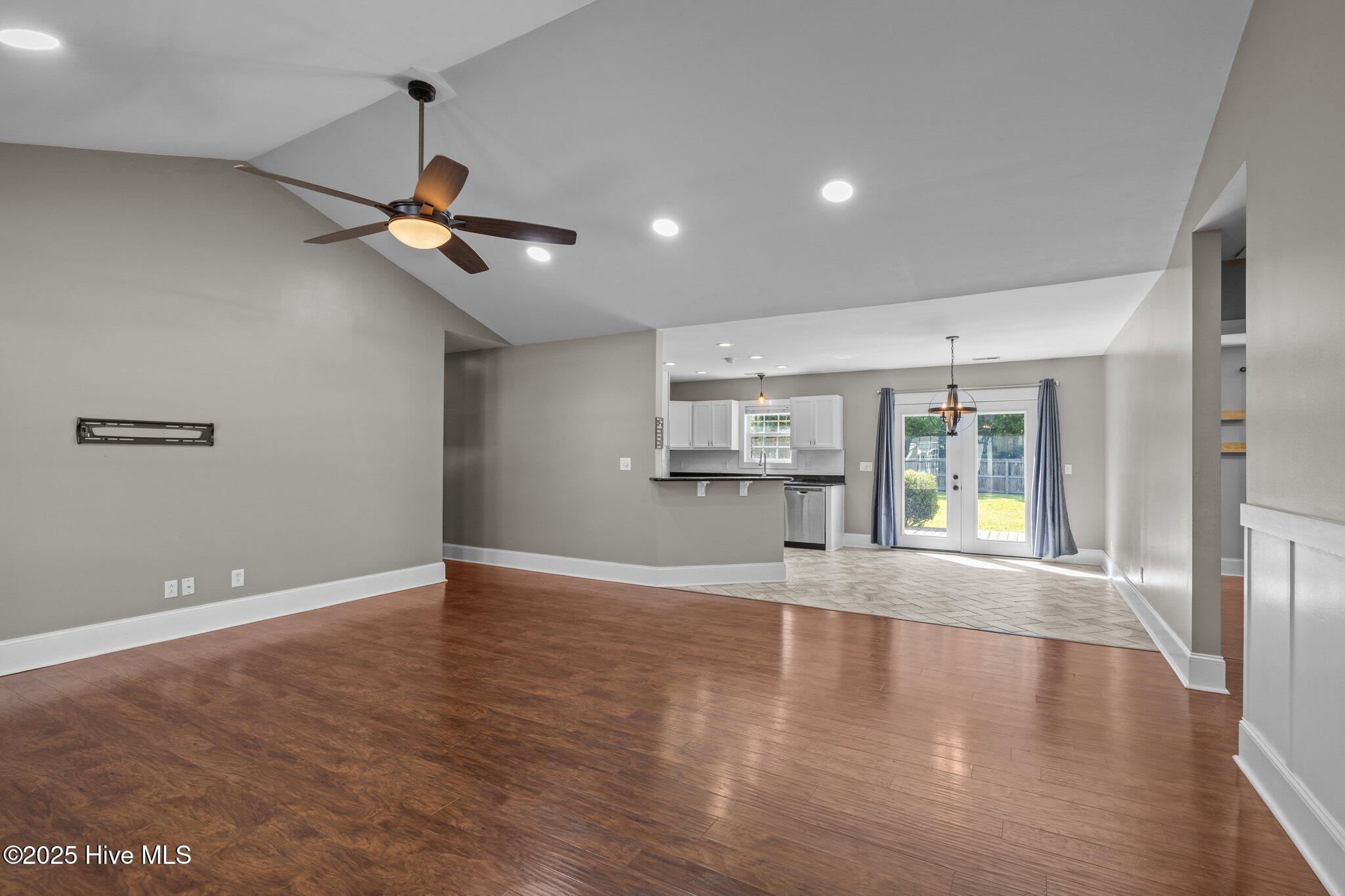 1199 Nine Foot Road,Newport