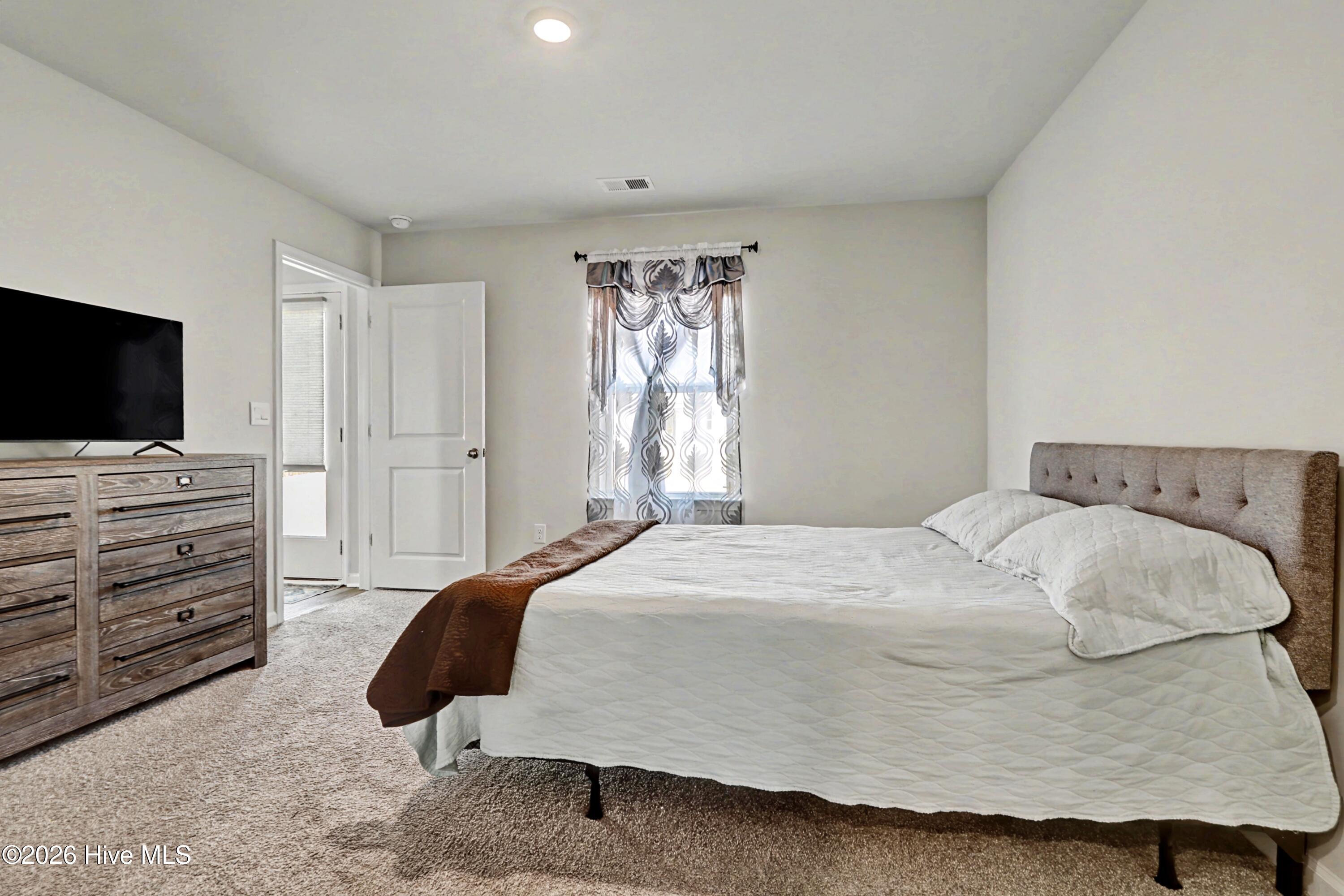 100558474 | Photo 11