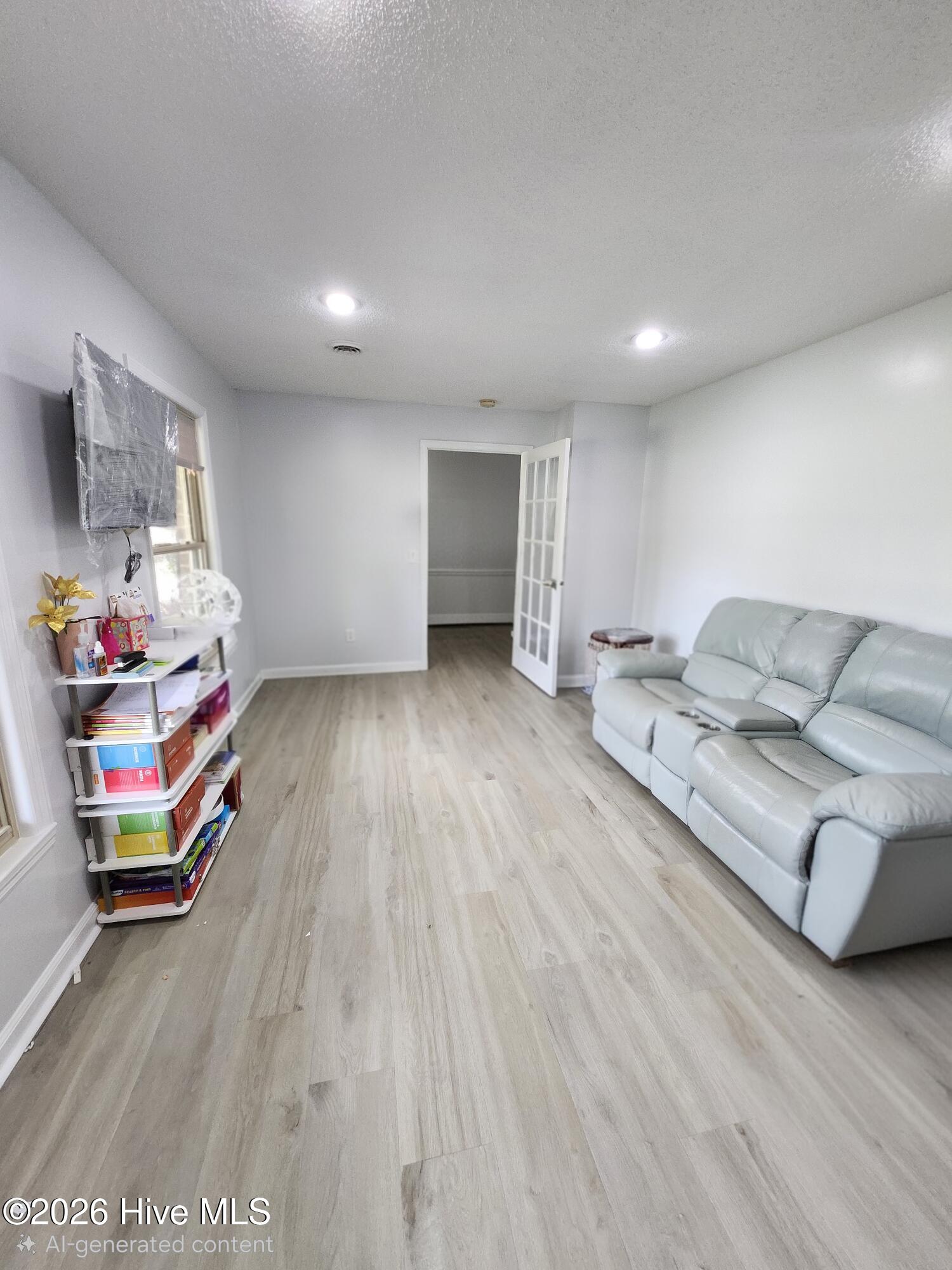 100563427 | Photo 22