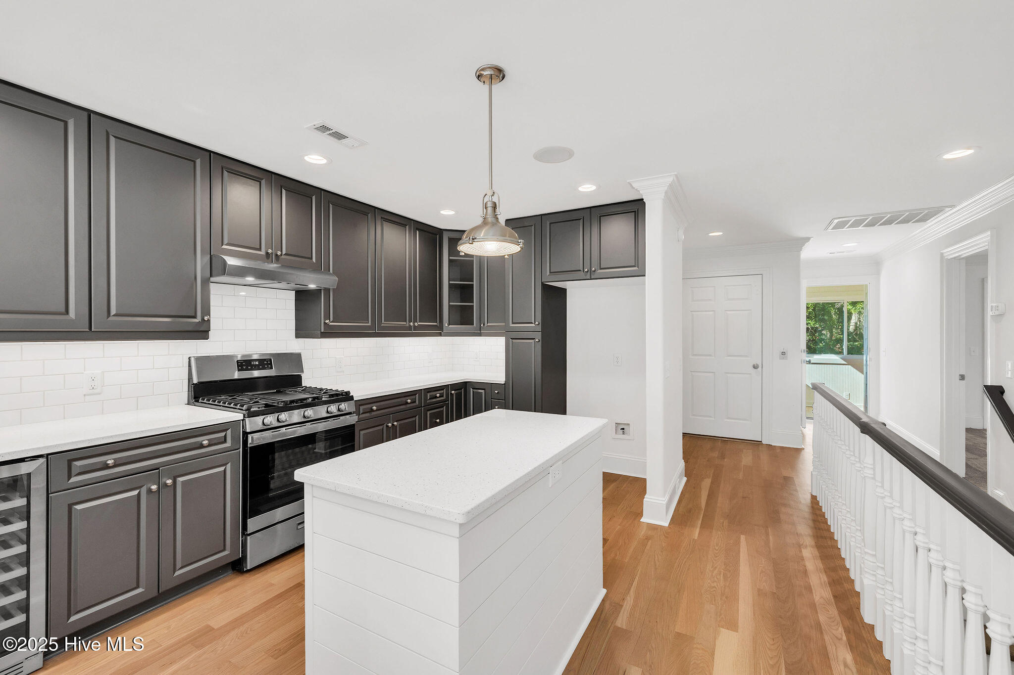 100540097 | Photo 14