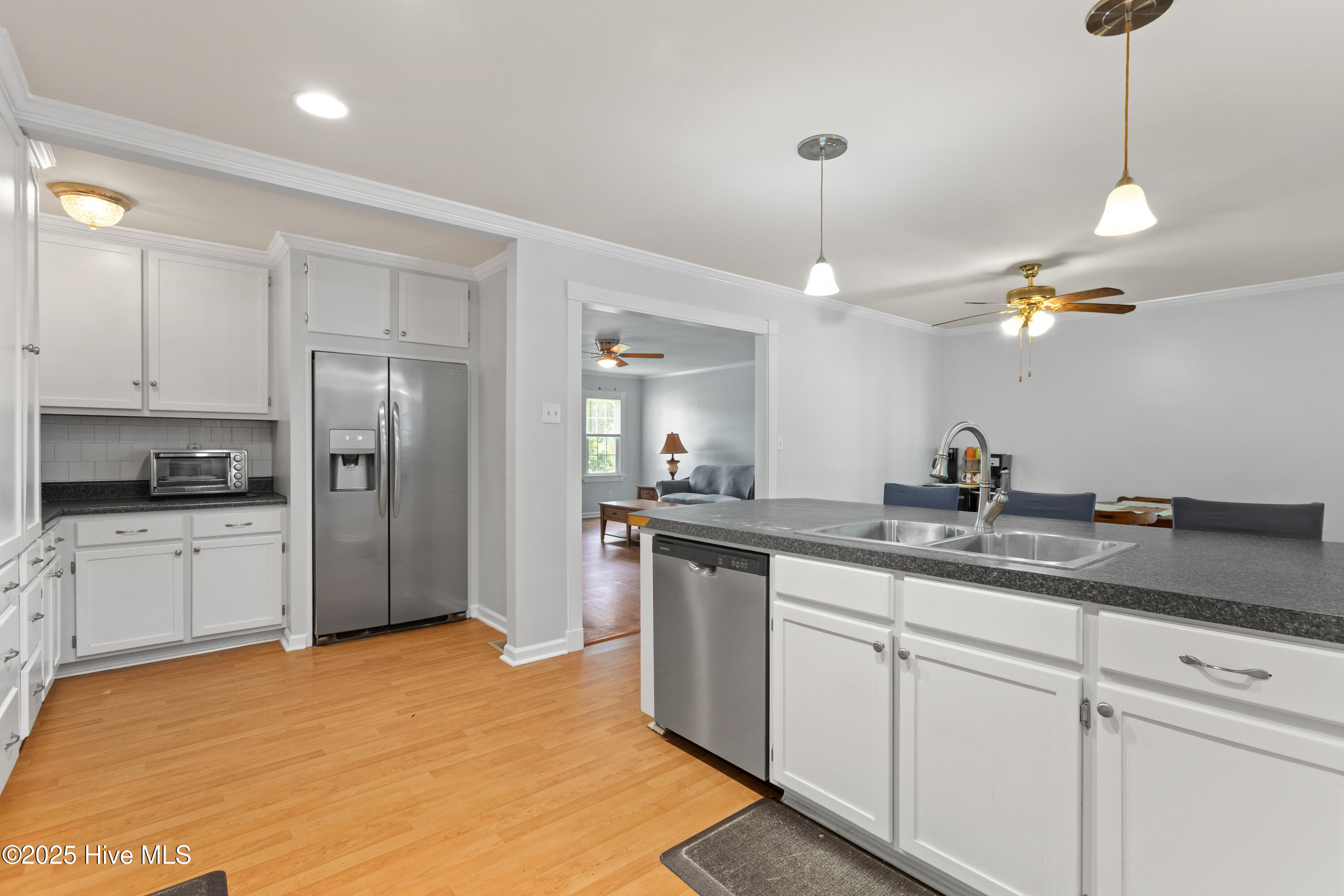 105 University Drive, Jacksonville, NC 28546 – photo 11: Kitchen