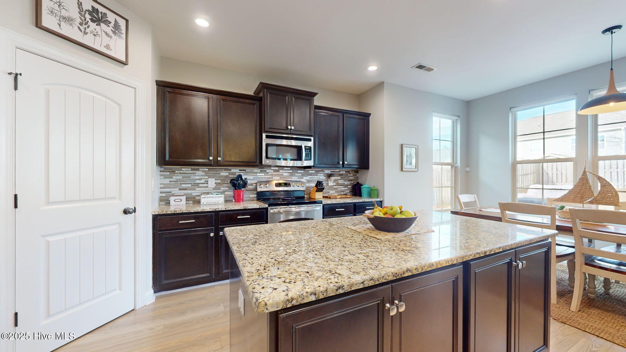 100530169 | Photo 36