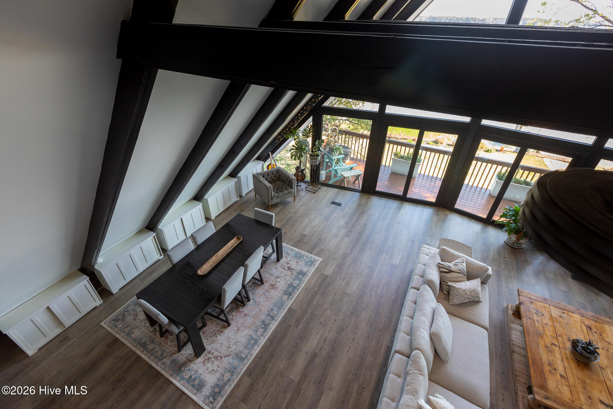 100565718 | Photo 24