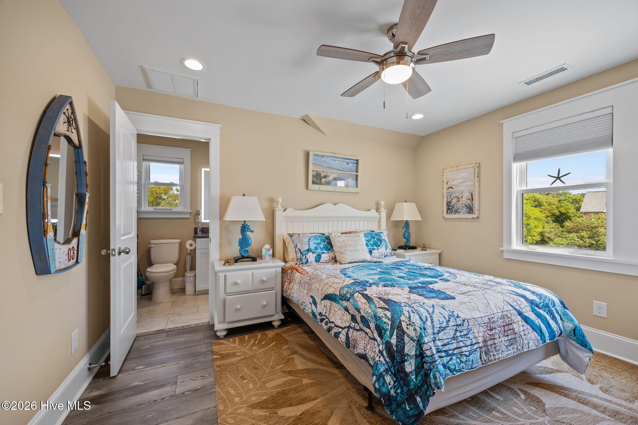 100567463 | Photo 42