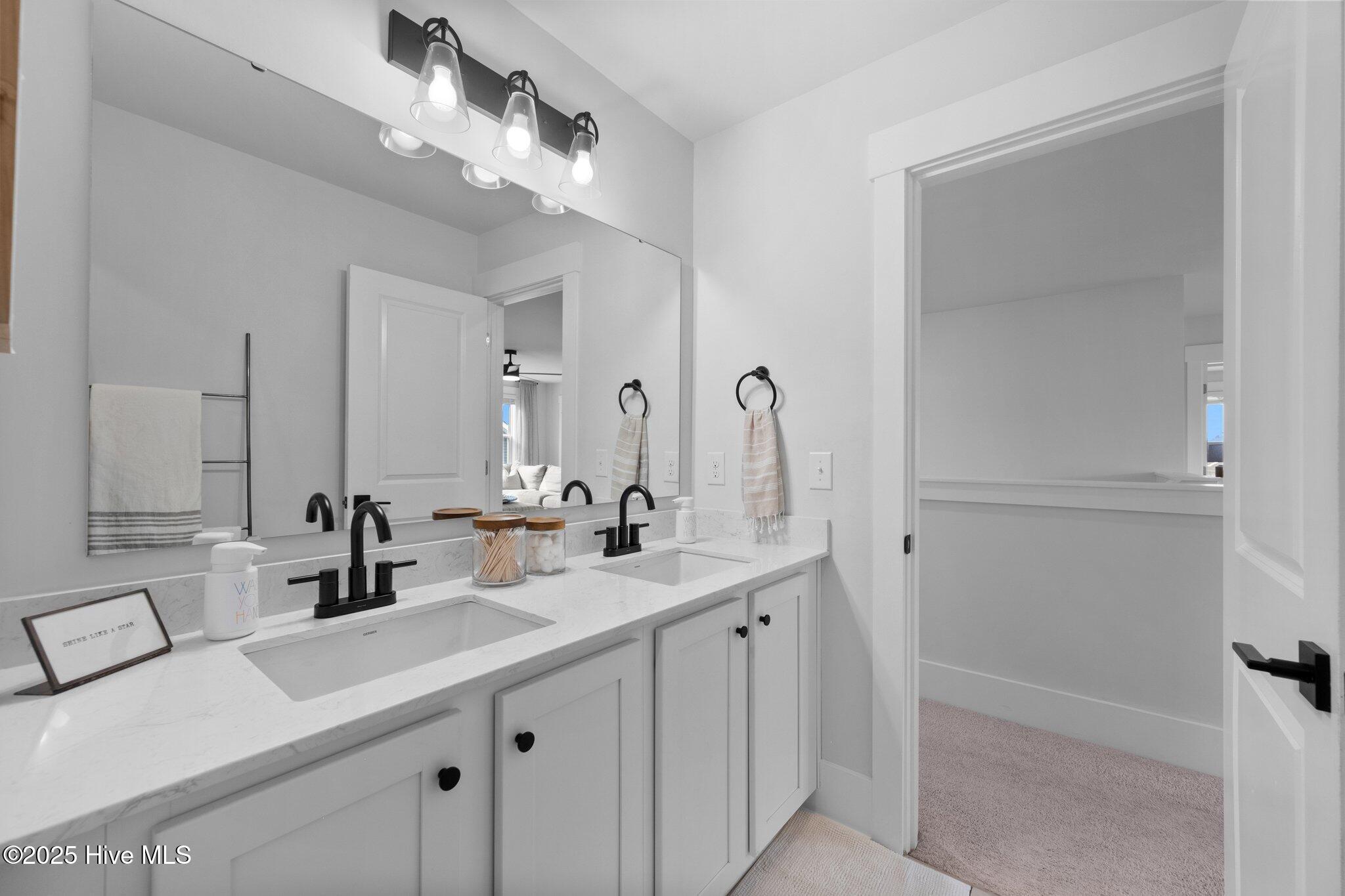 100540607 | Photo 41