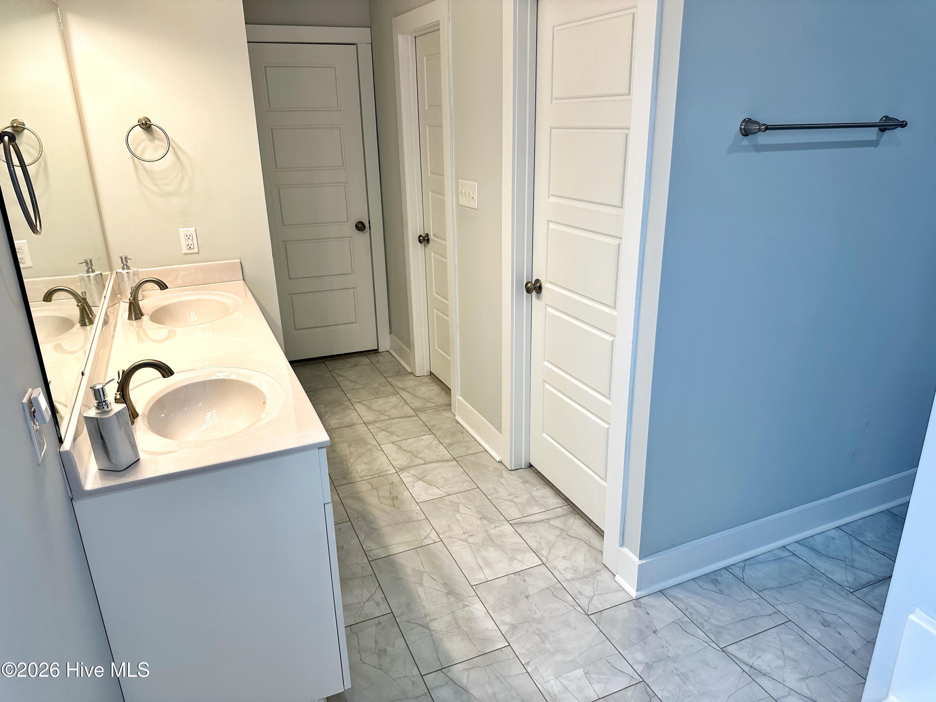 100555185 | Photo 35