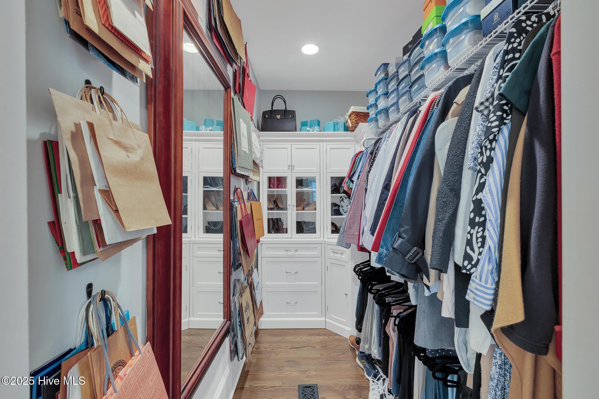 100527249 | Photo 41