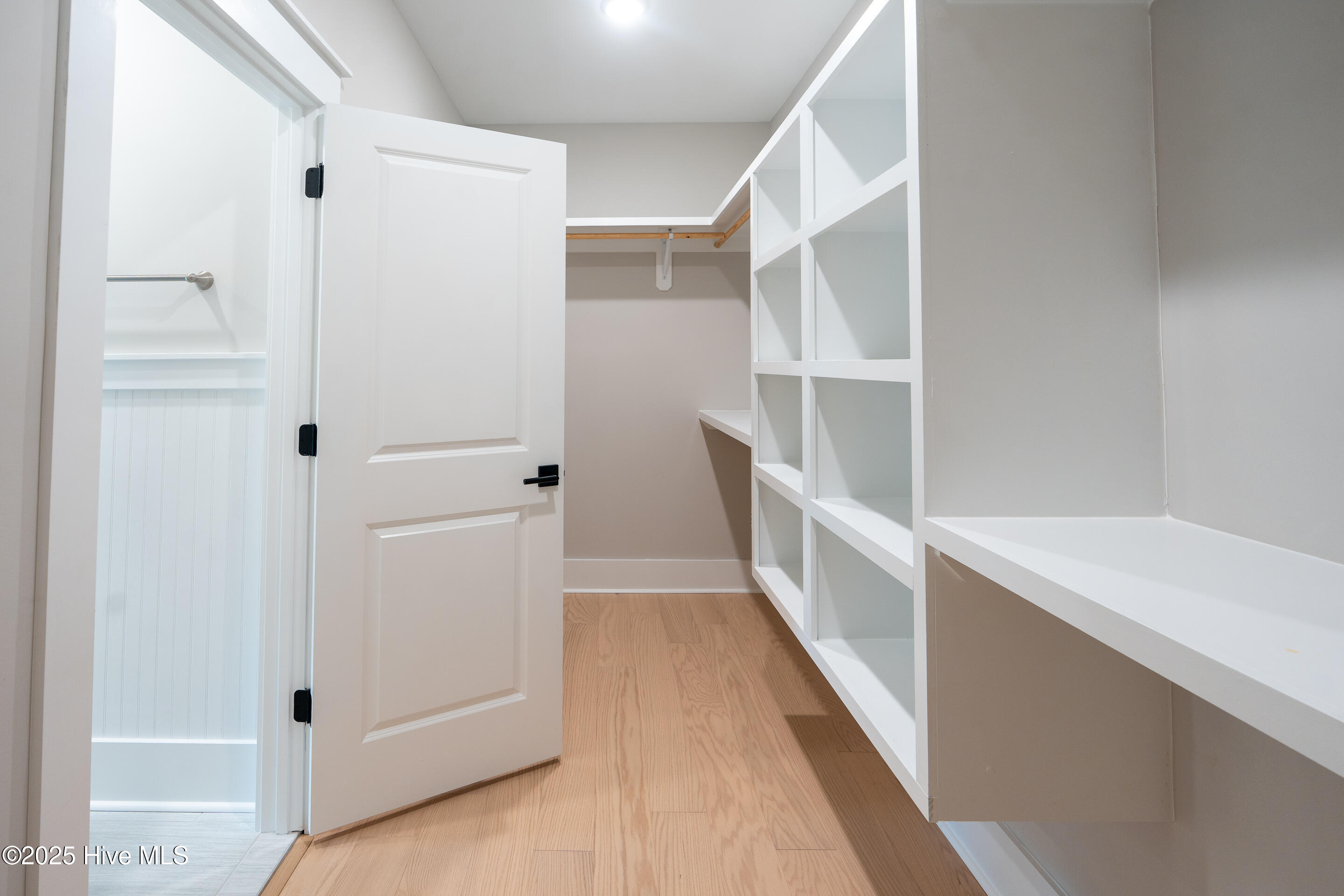 100552553 | Photo 30