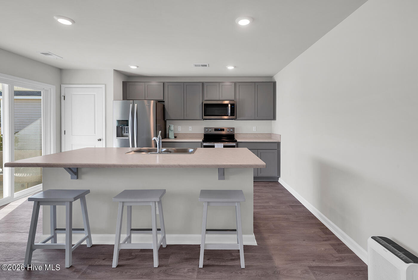 100554771 | Photo 14