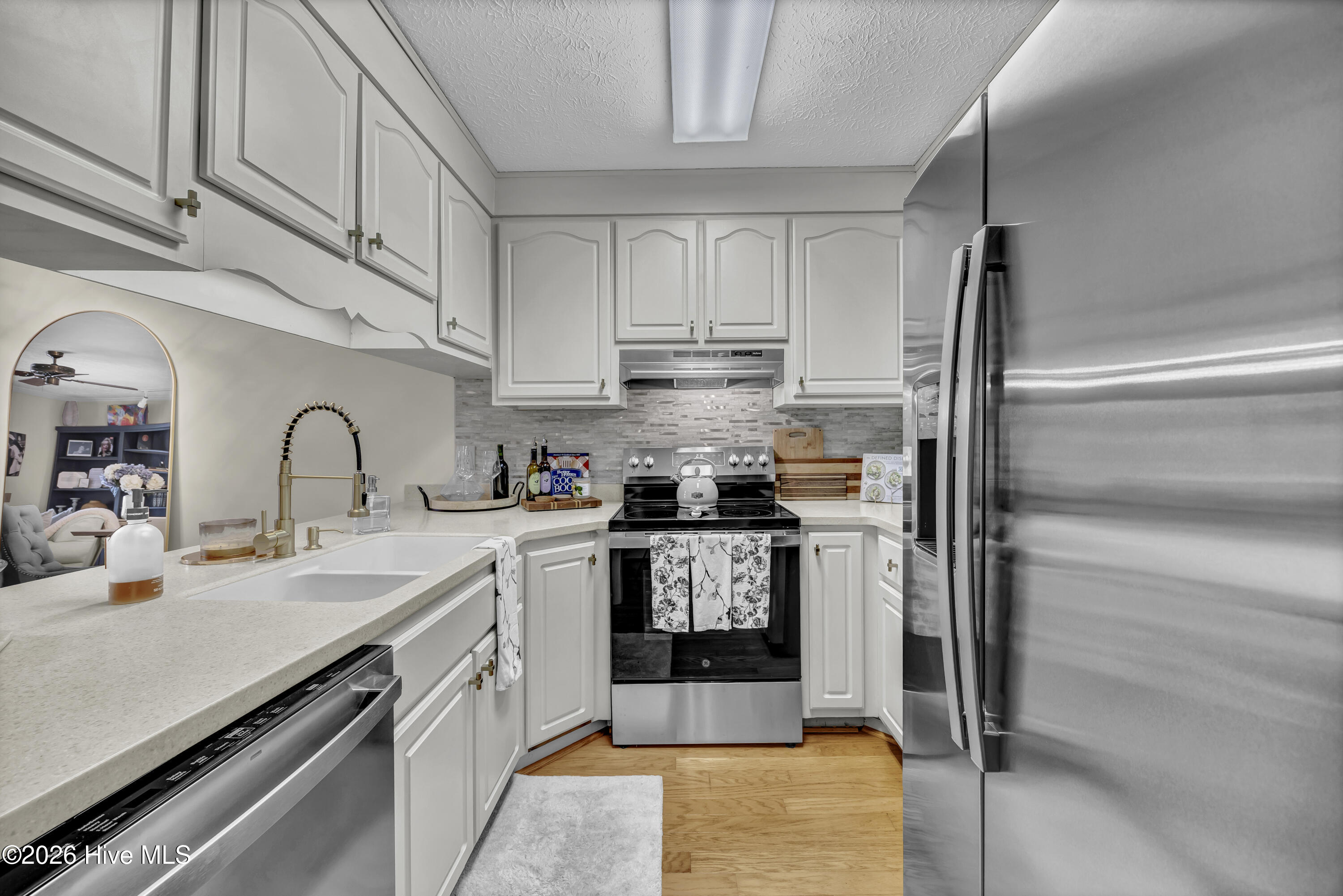 100550839 | Photo 14