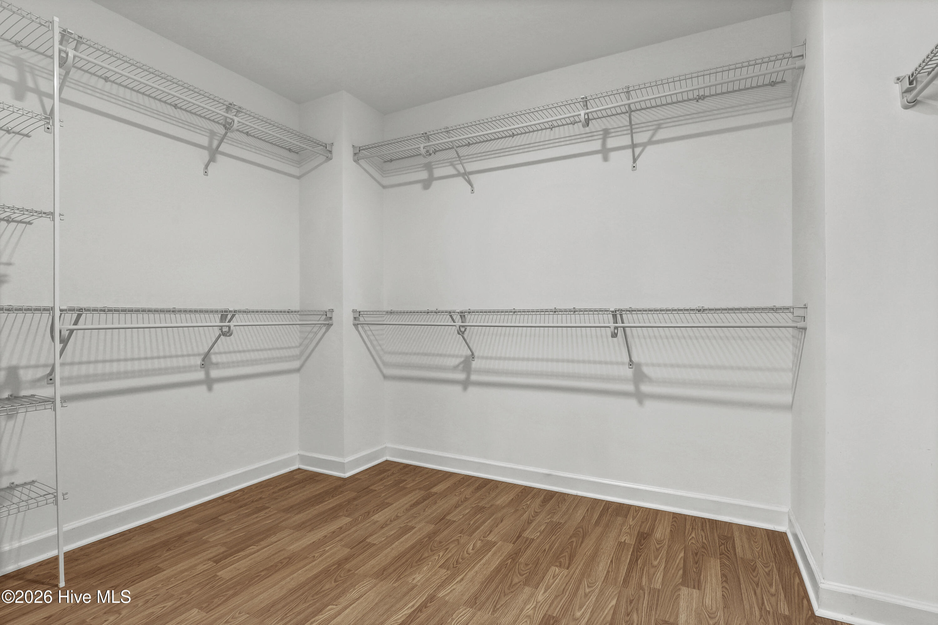 100550895 | Photo 25