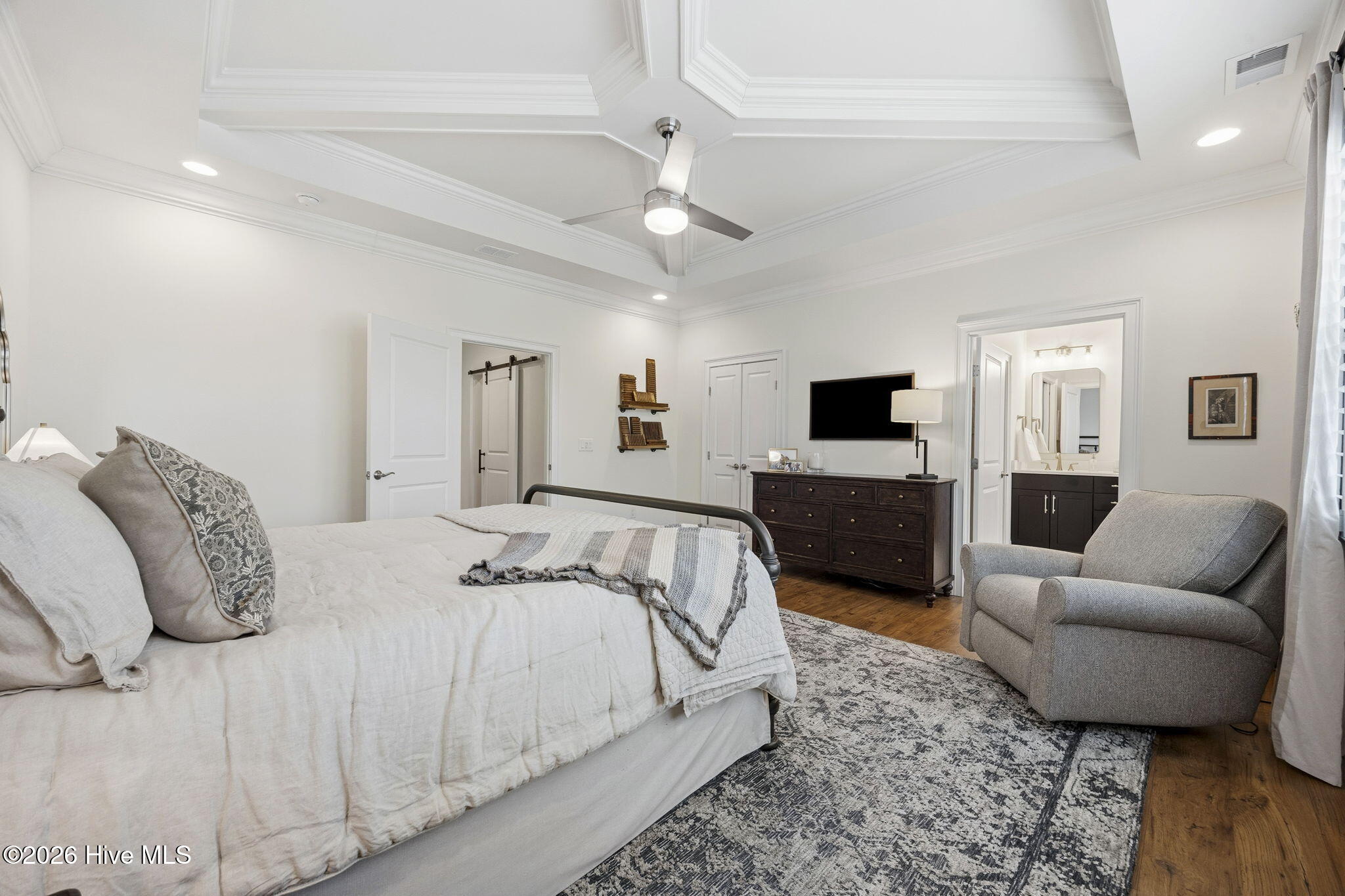 100553827 | Photo 30