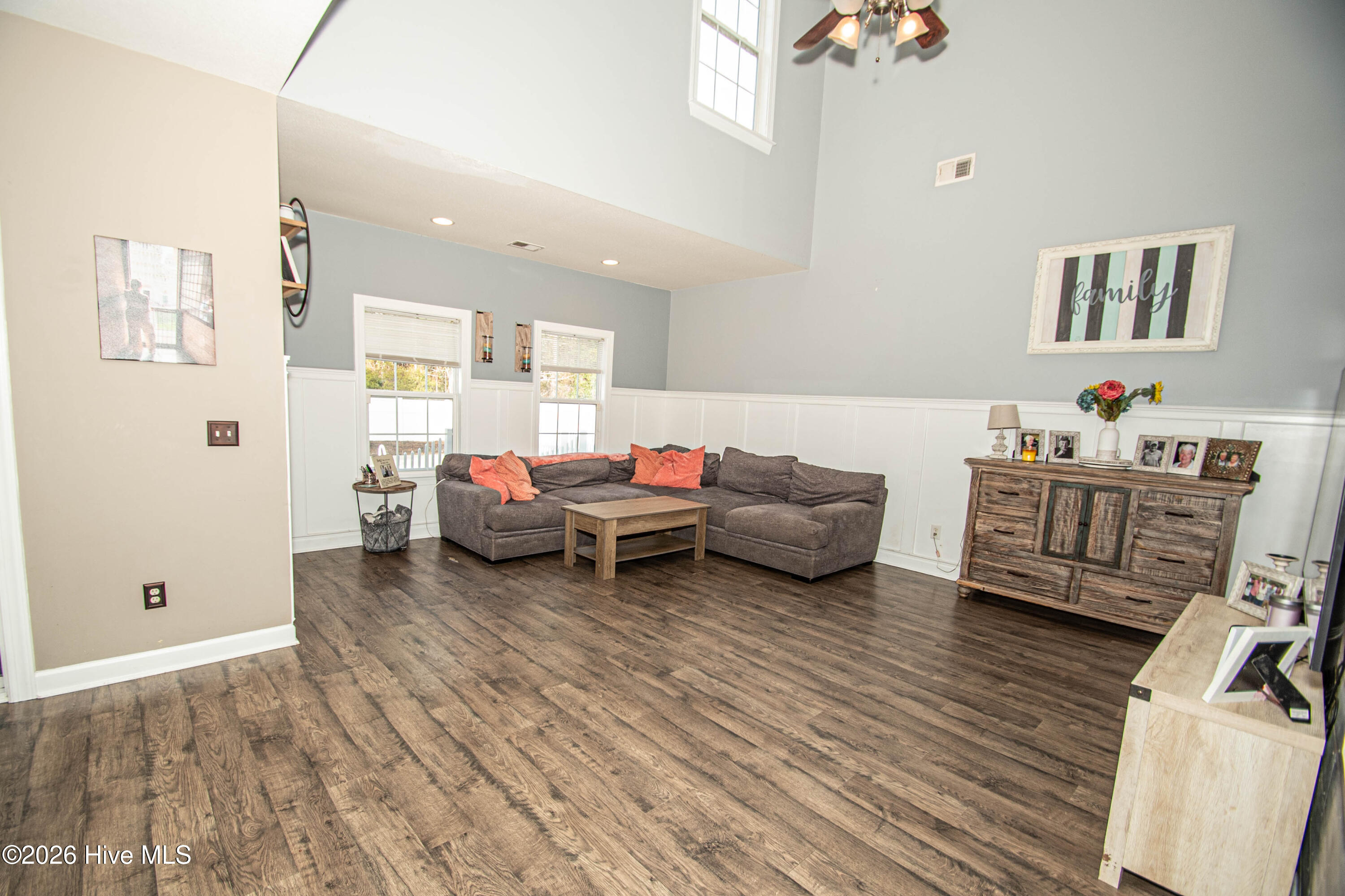 100553026 | Photo 29