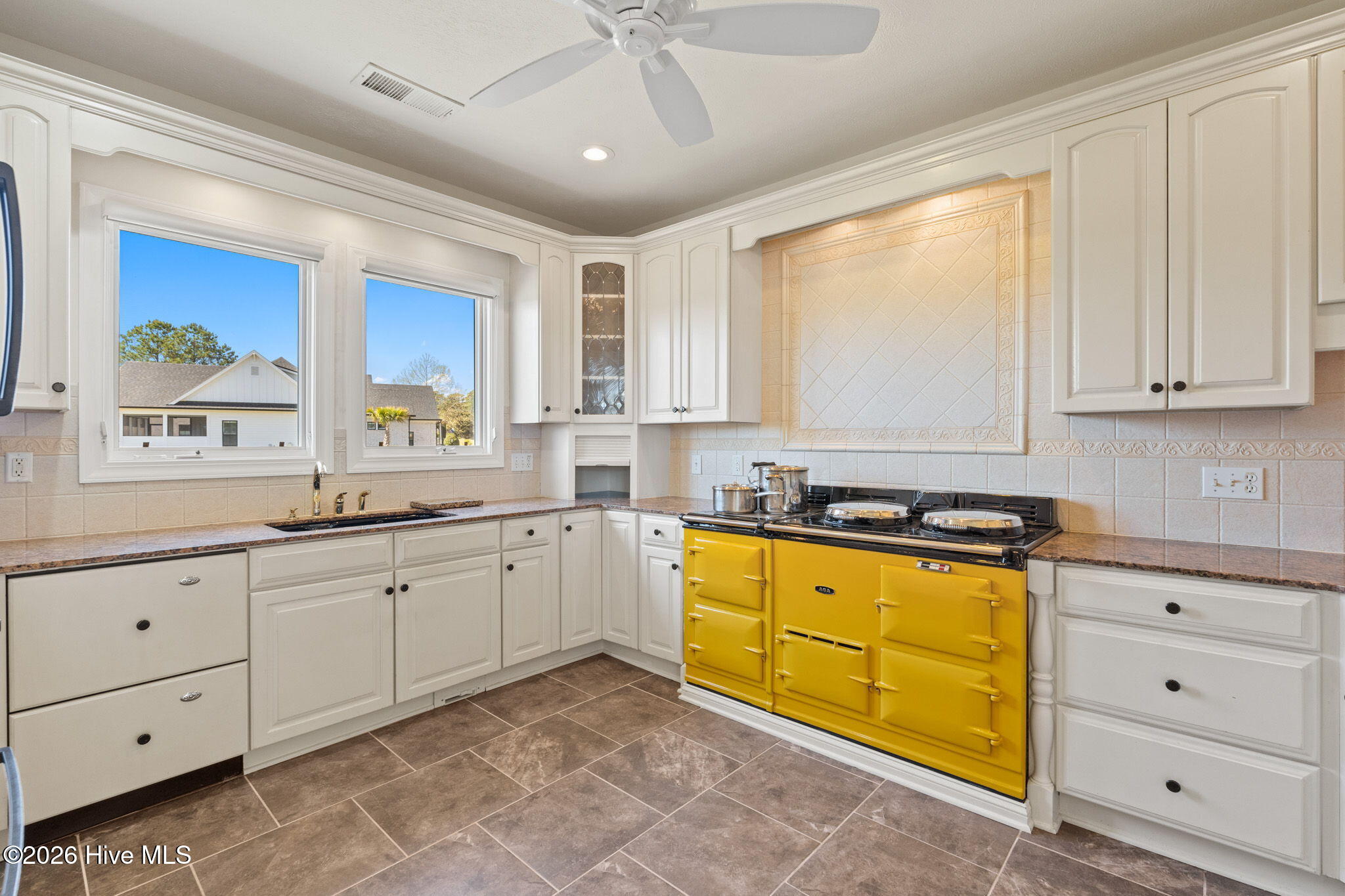 100564967 | Photo 21