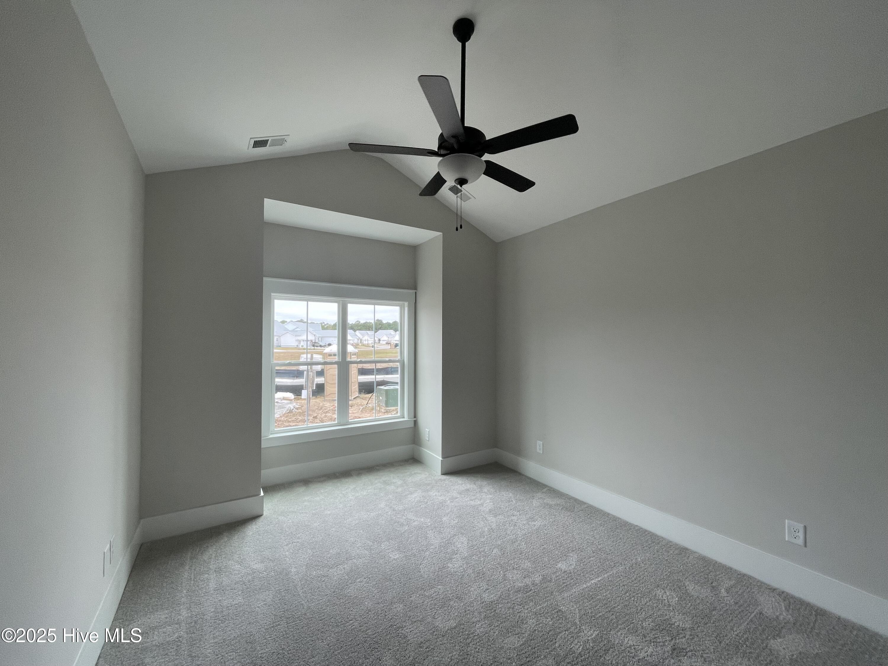 100530359 | Photo 15