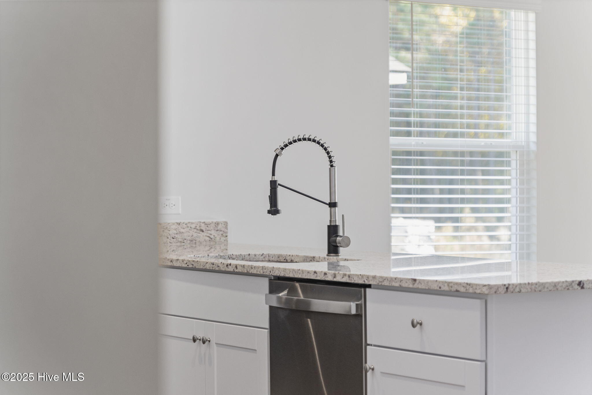 100544084 | Photo 24