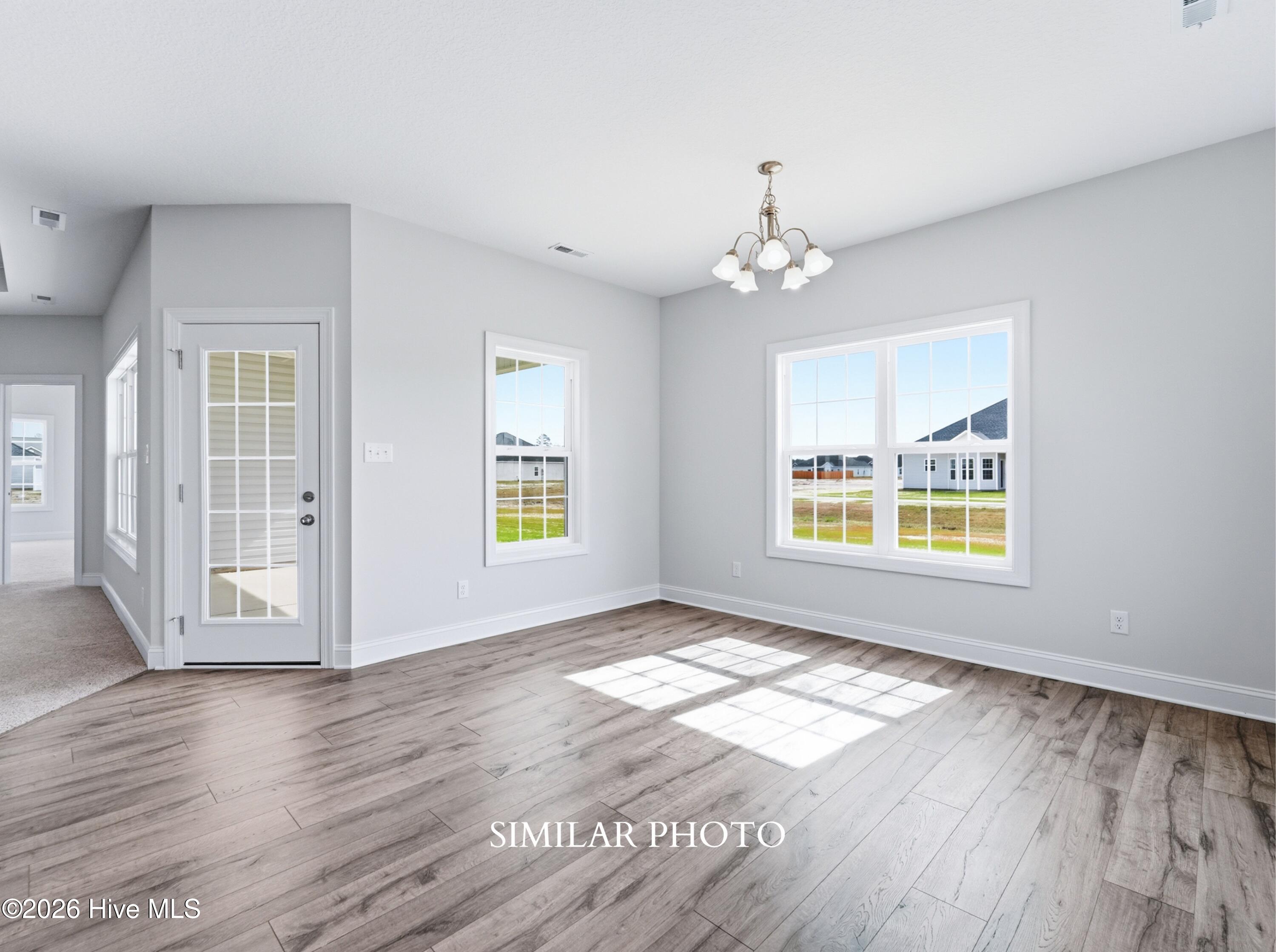 100553958 | Photo 15