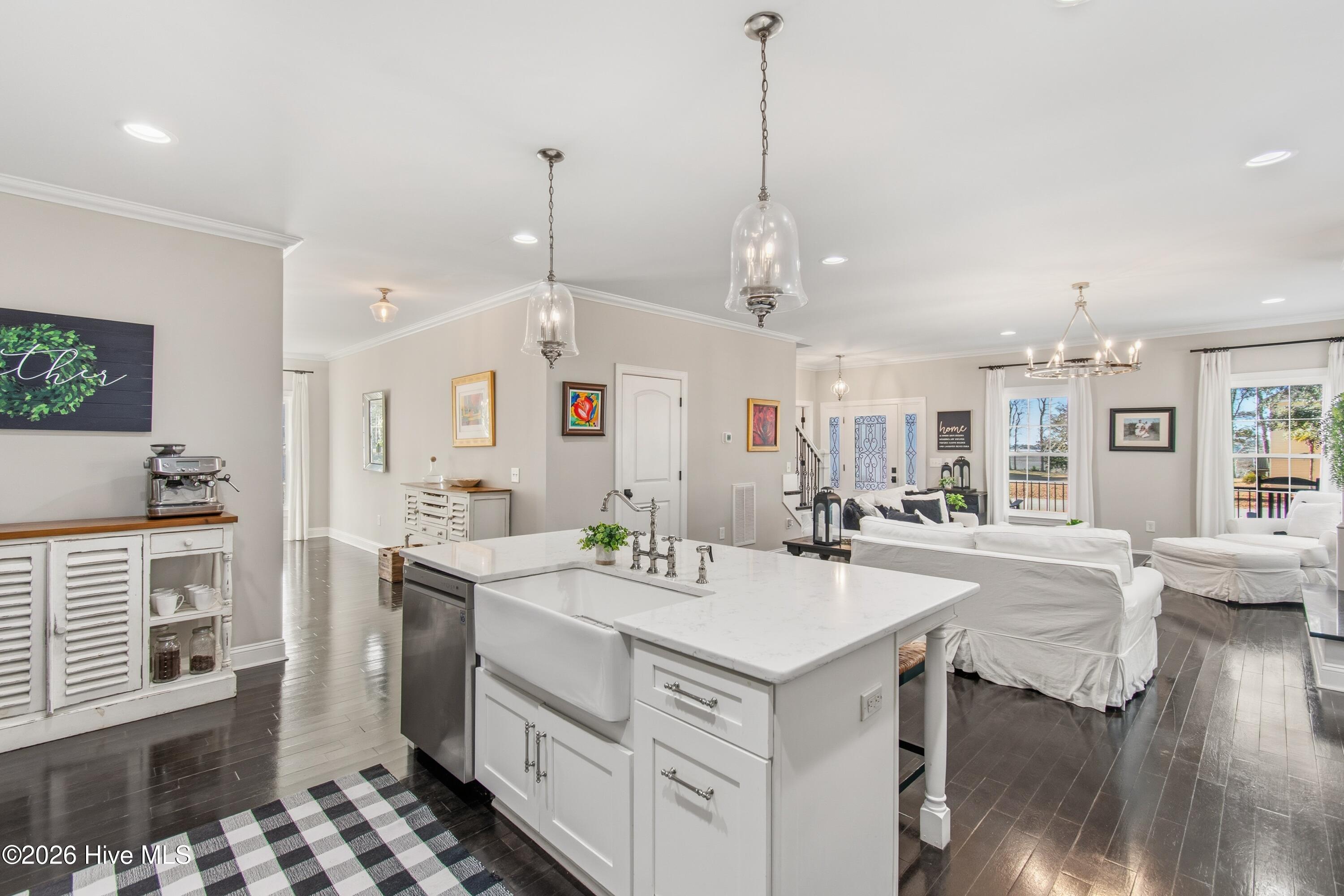 100550305 | Photo 21