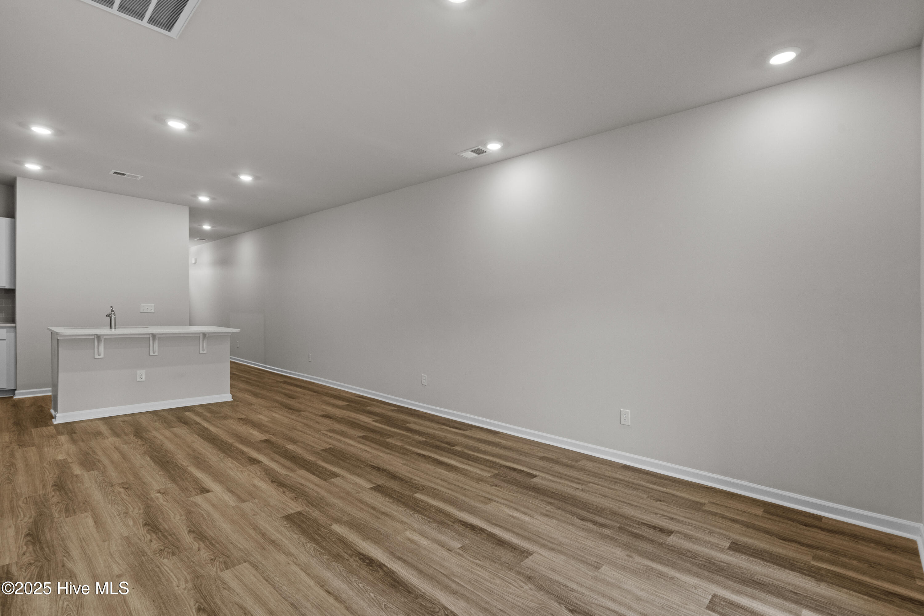 100534504 | Photo 11