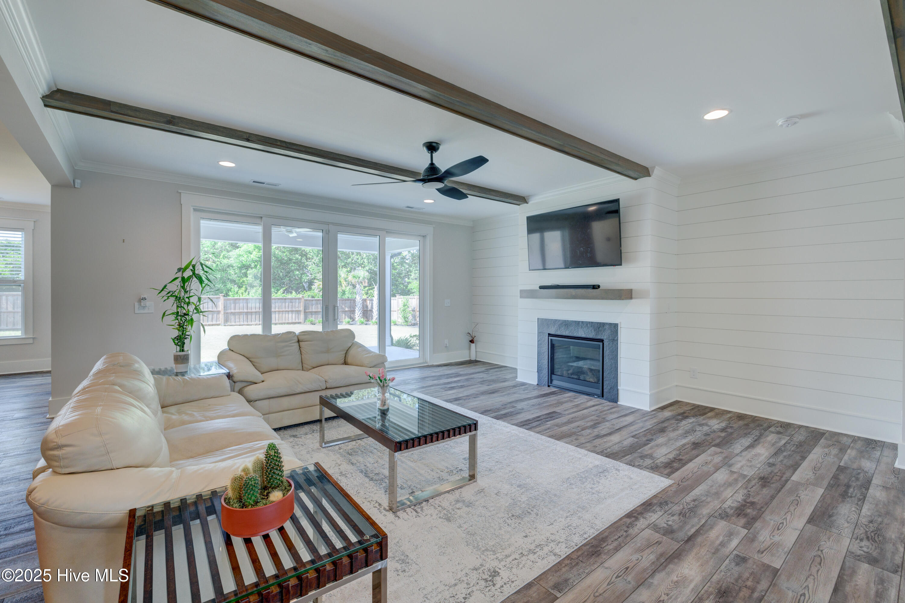 100553417 | Photo 16