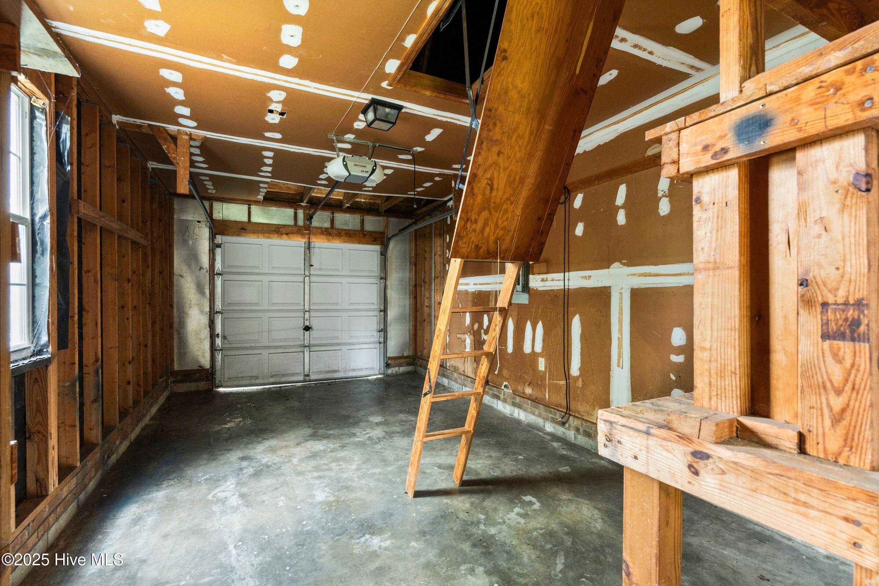 100523596 | Photo 41