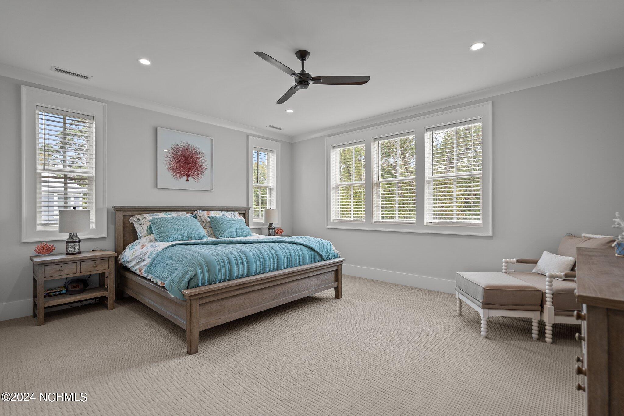 100556324 | Photo 22