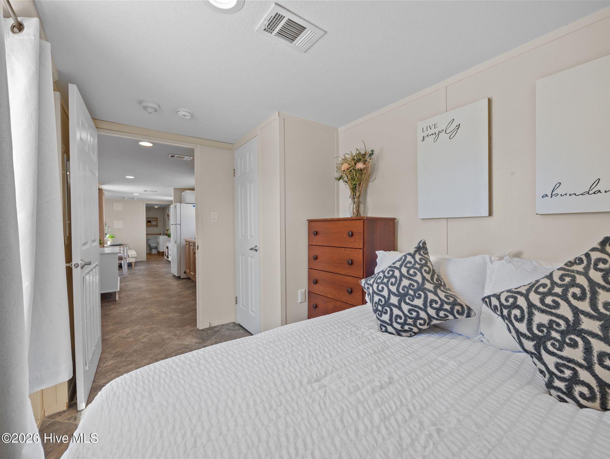 100565436 | Photo 13