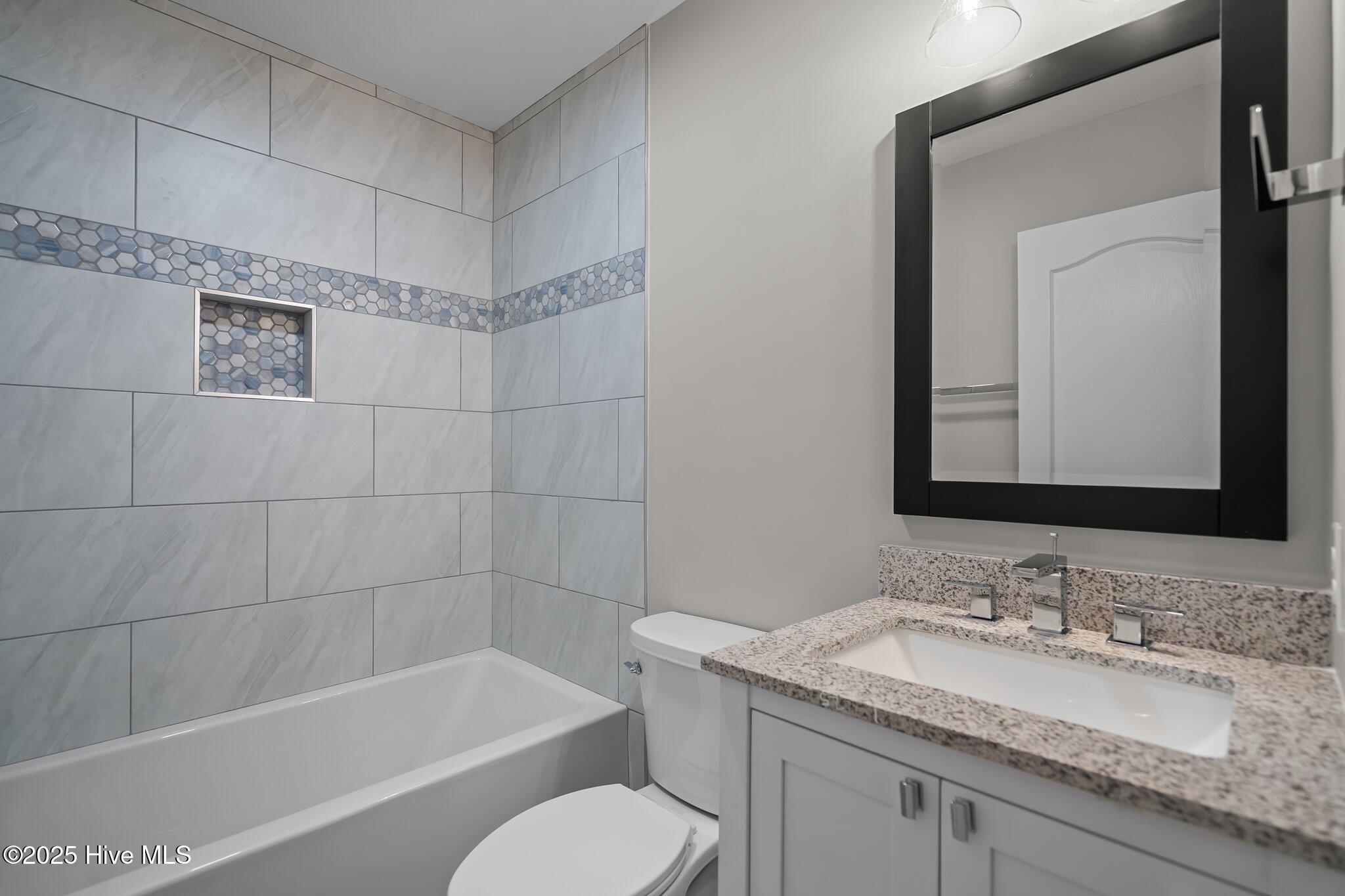 100519960 | Photo 12