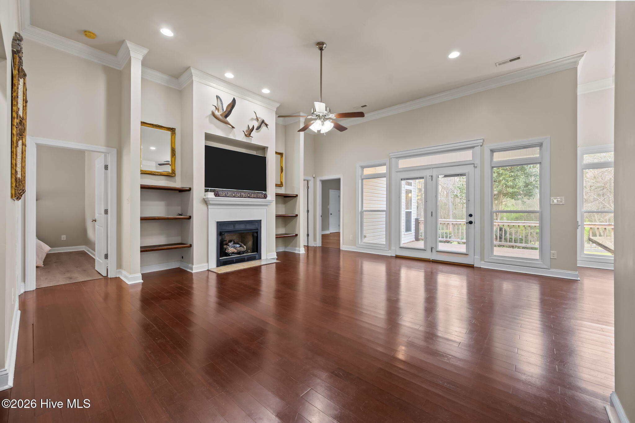 100562533 | Photo 14