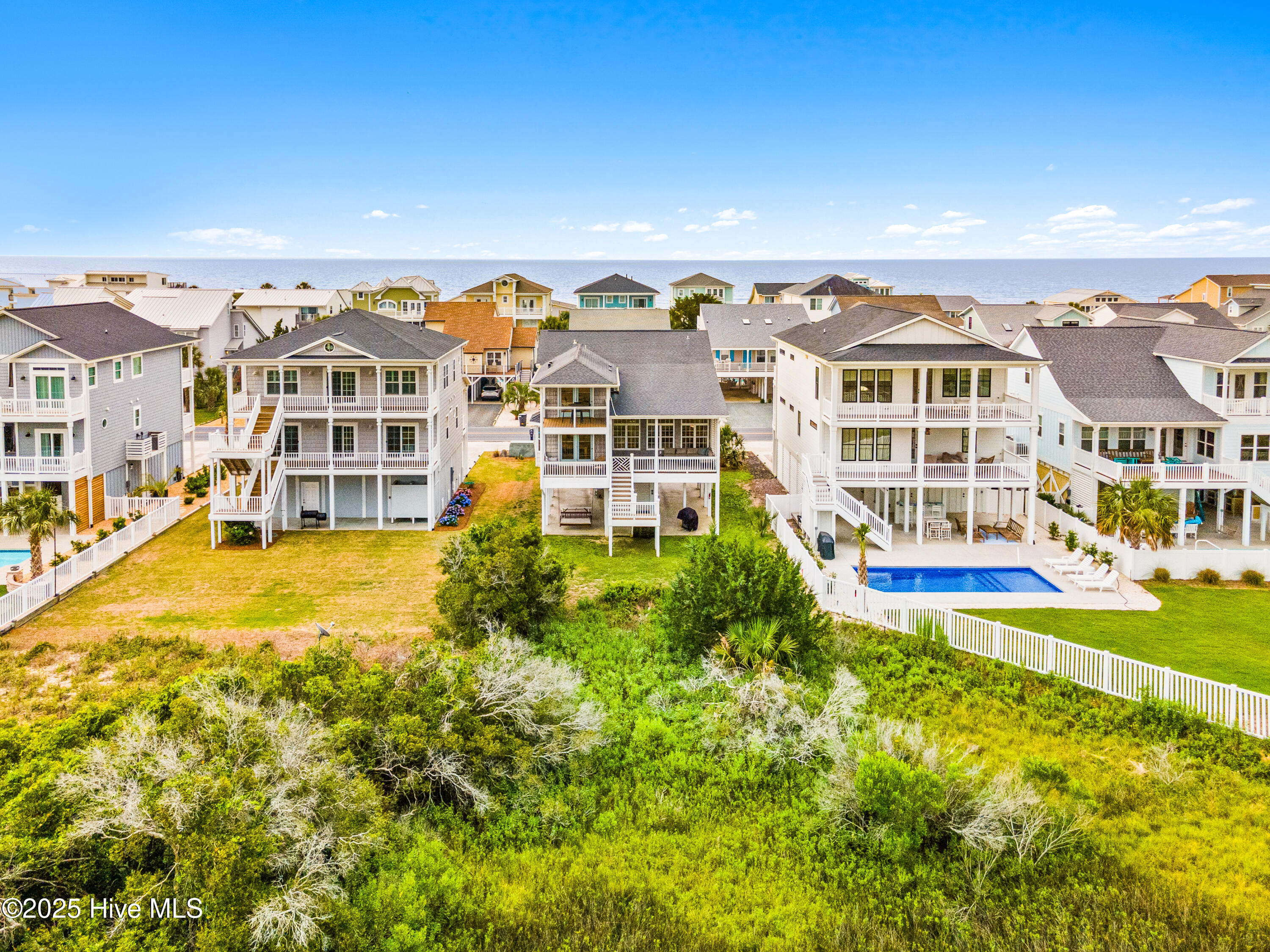 100510863 | Photo 49