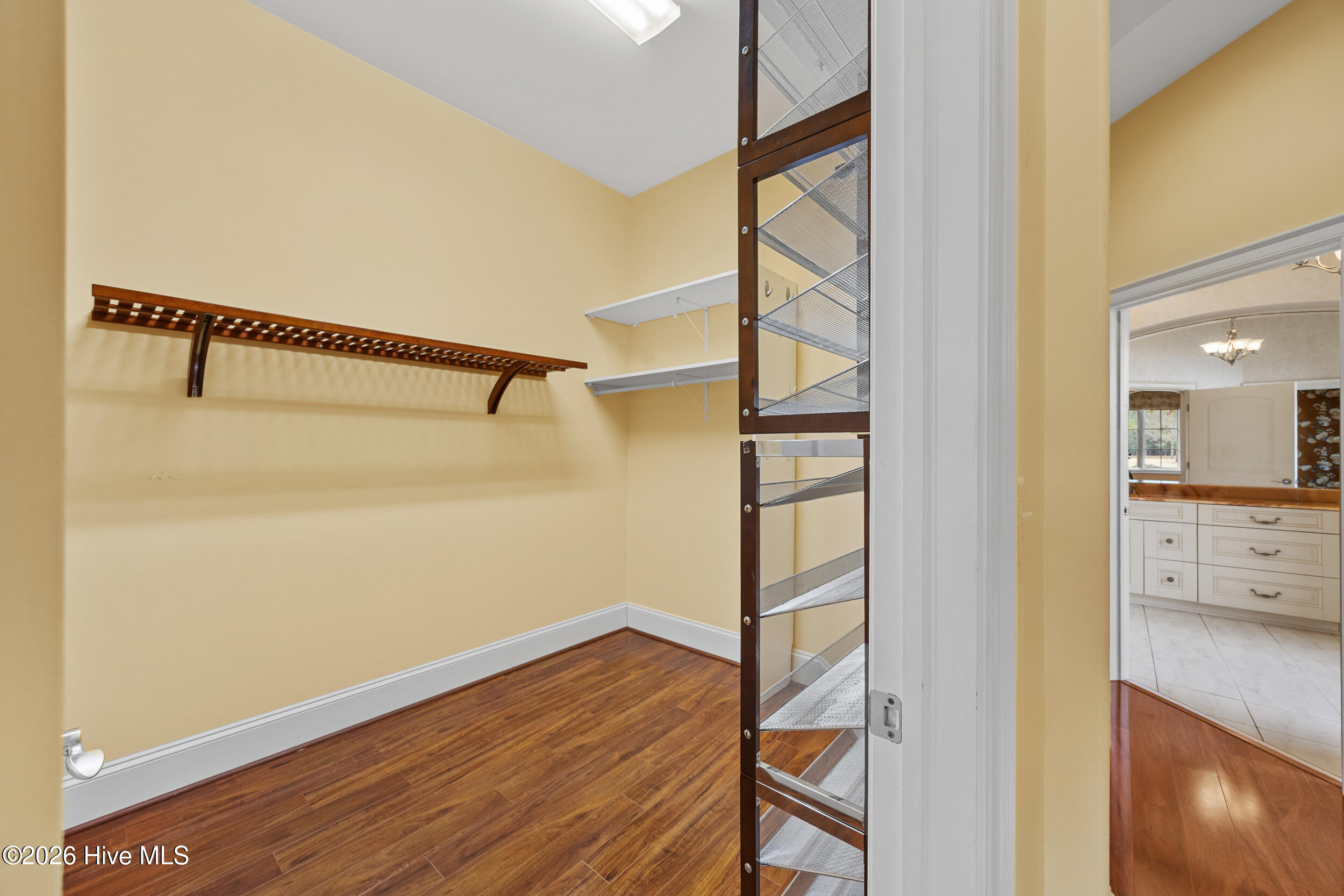 100547162 | Photo 31