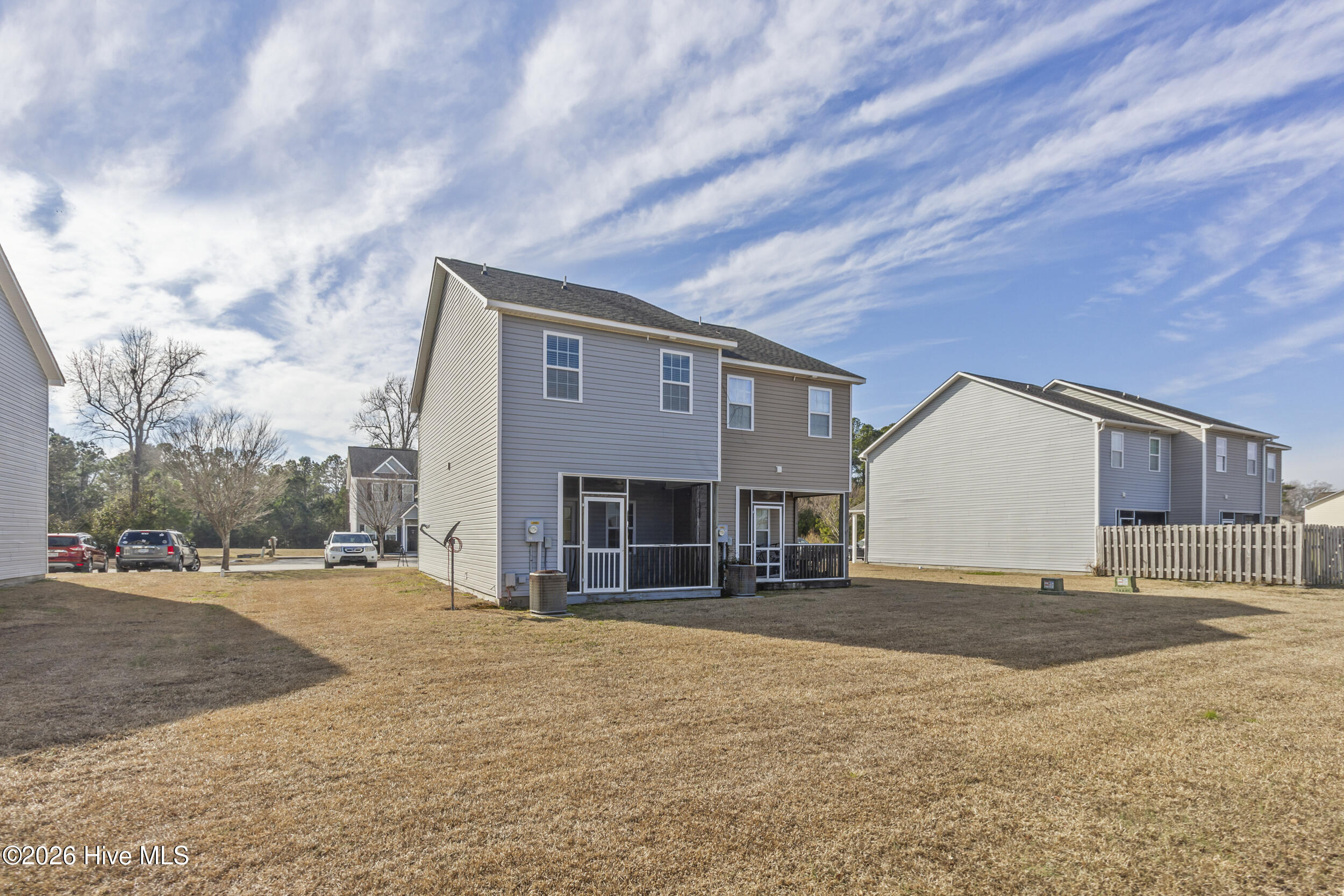 100557945 | Photo 24