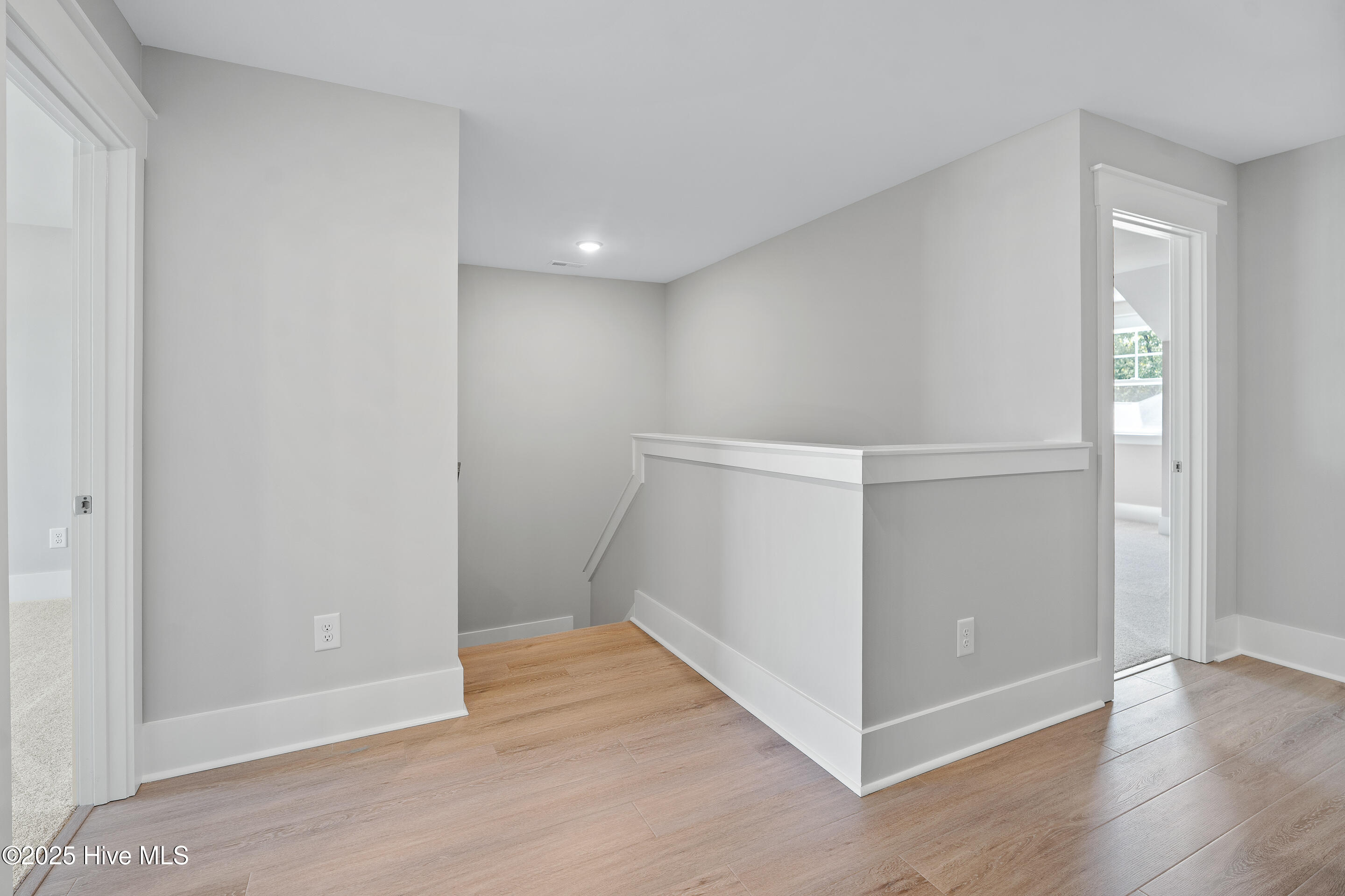 100521793 | Photo 25