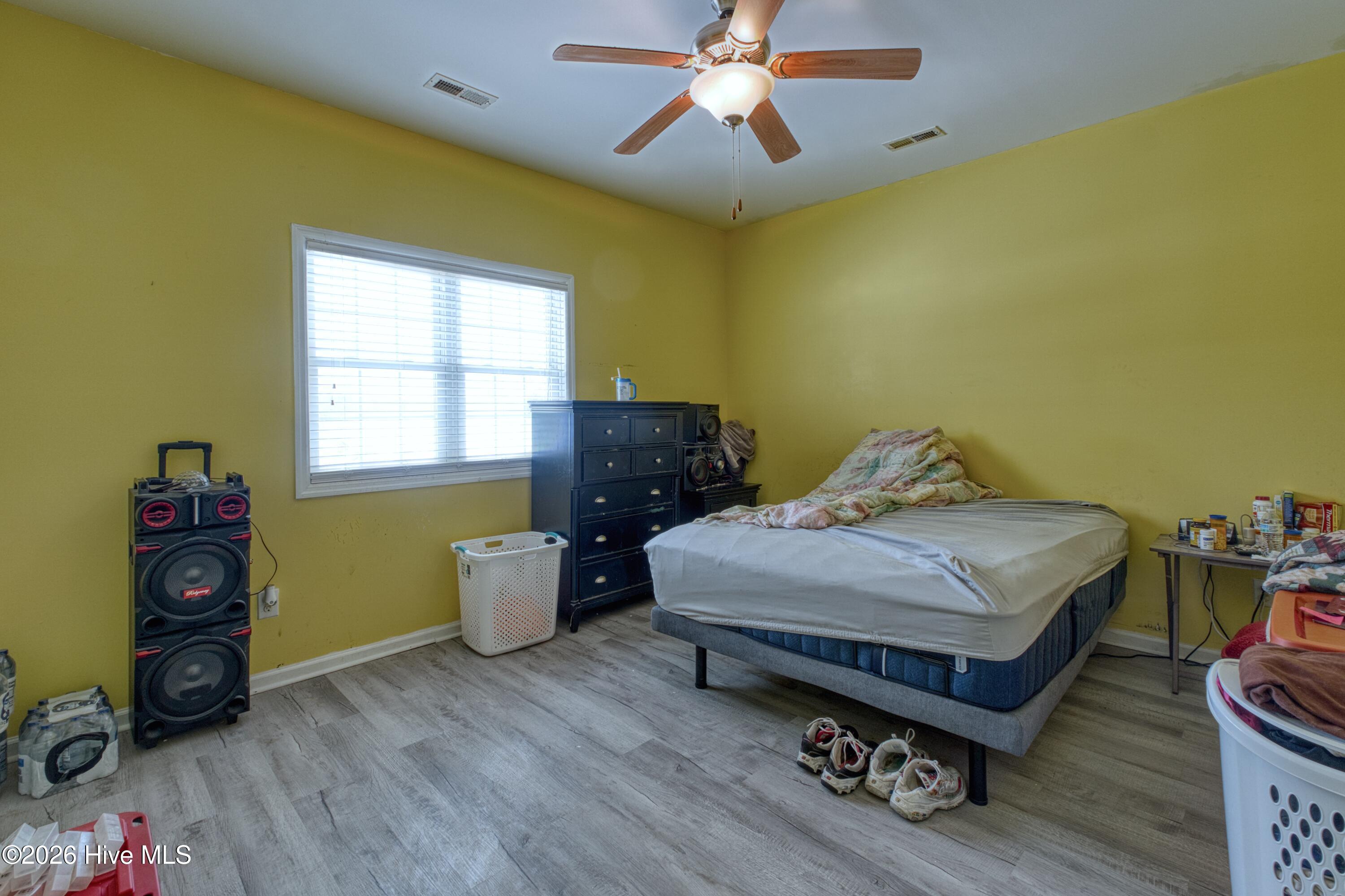 100548809 | Photo 15