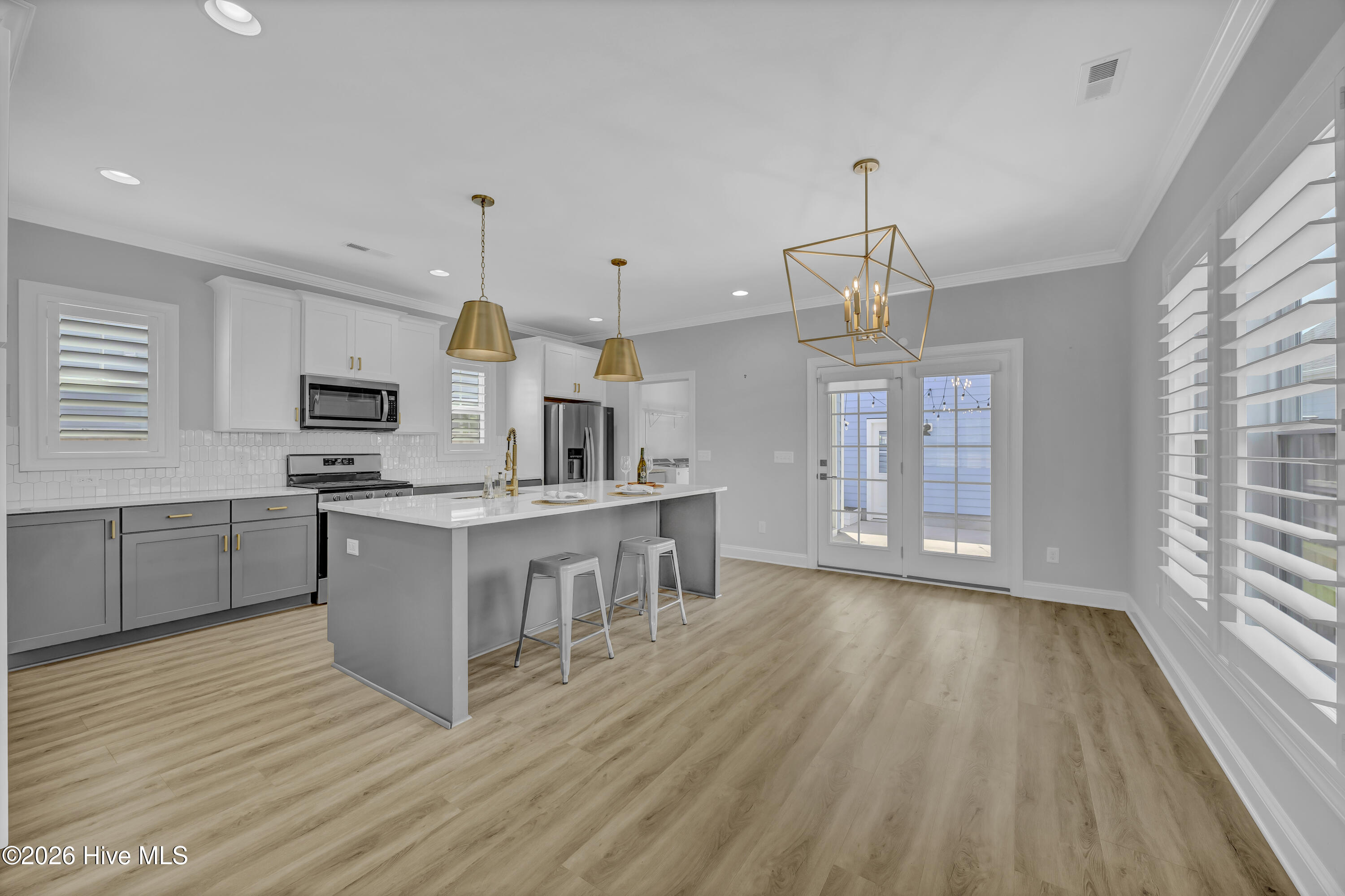 100565697 | Photo 13