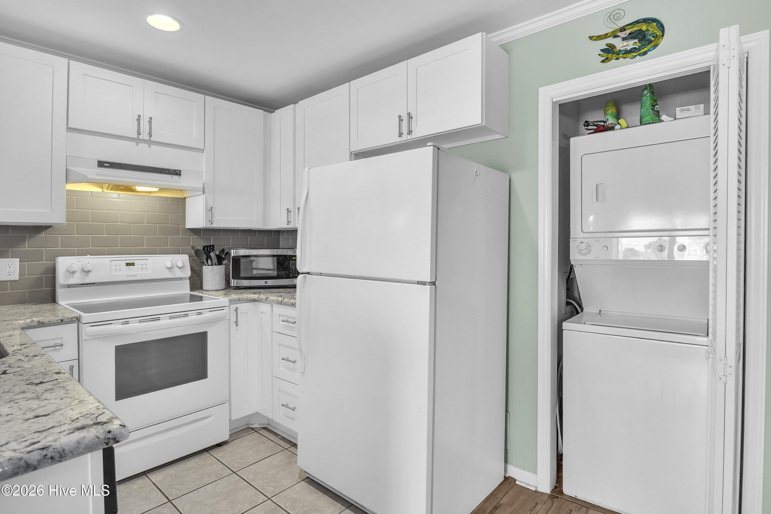 100569853 | Photo 10