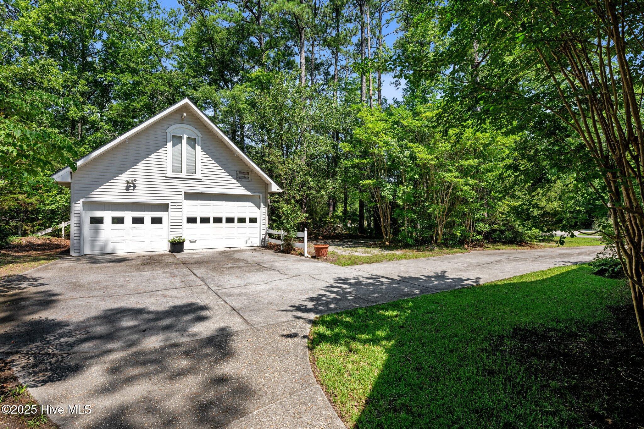 2 Car Garage w/ Apartment