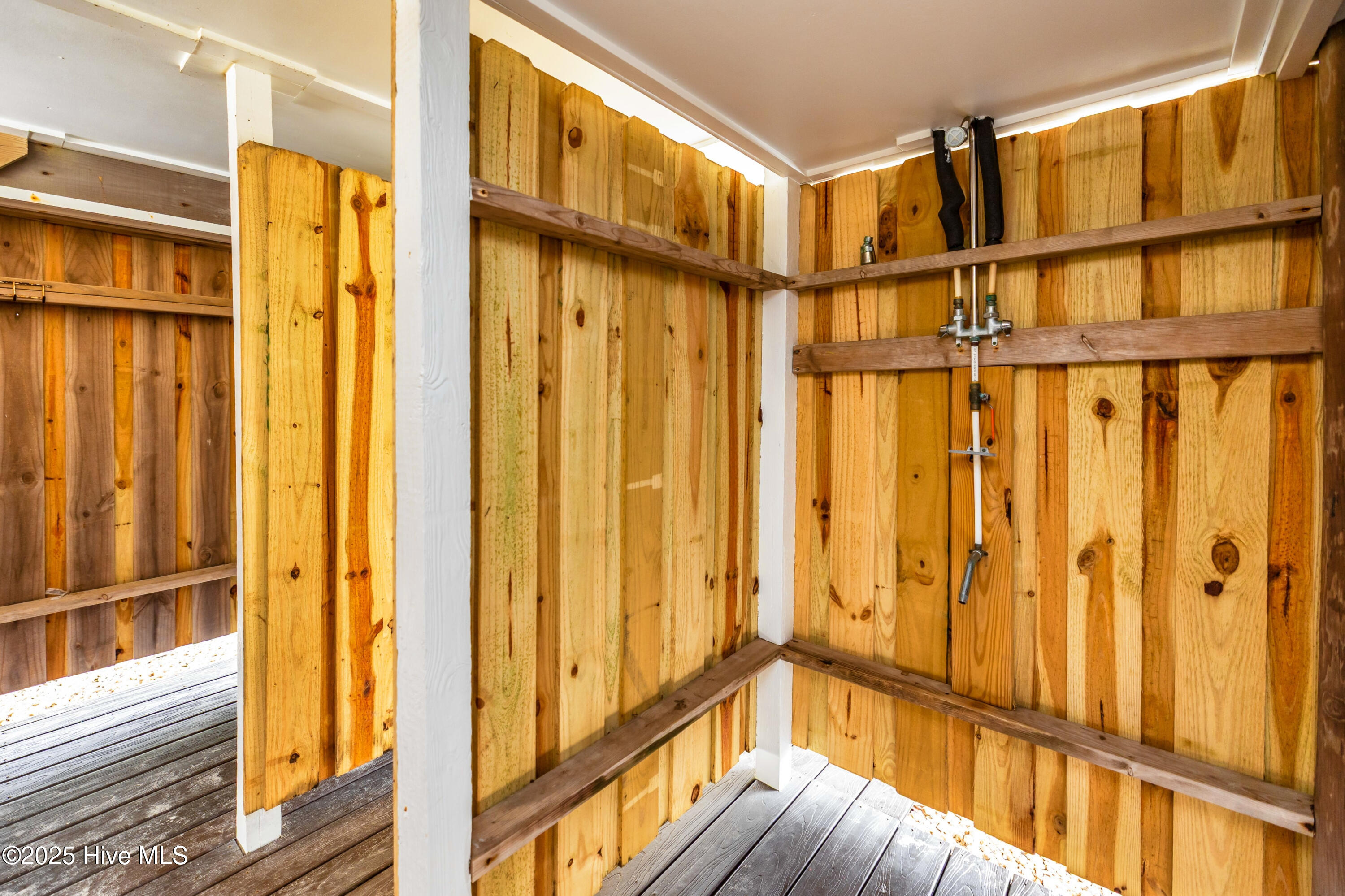 100550005 | Photo 32