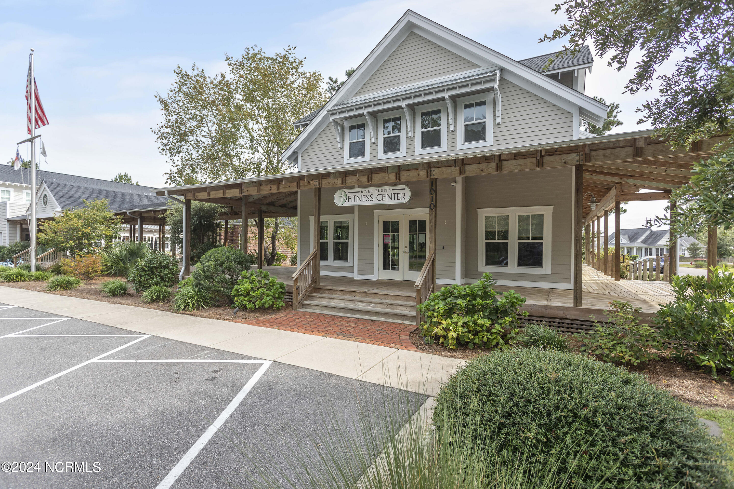 100554009 | Photo 50