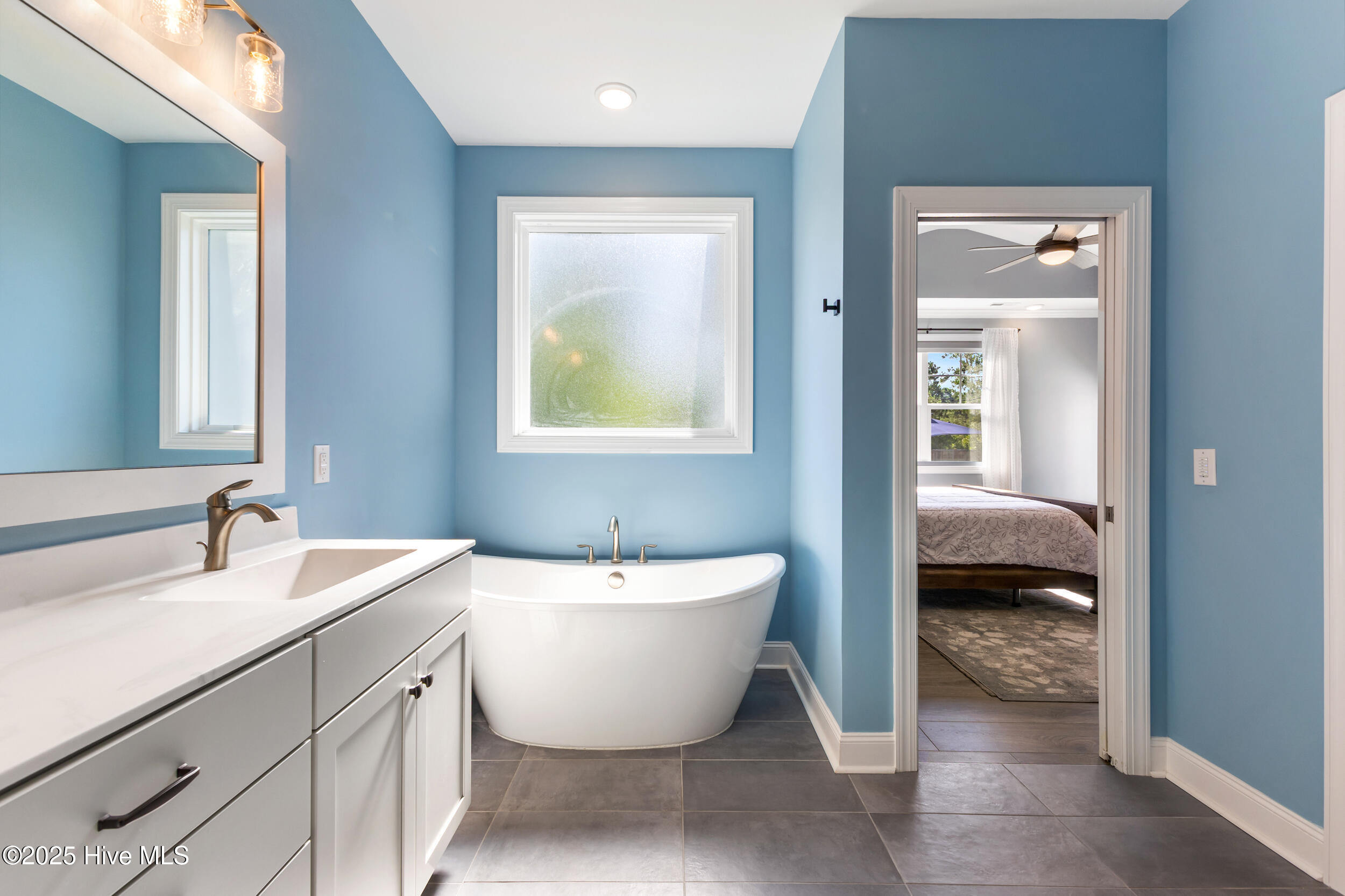 100520337 | Photo 32