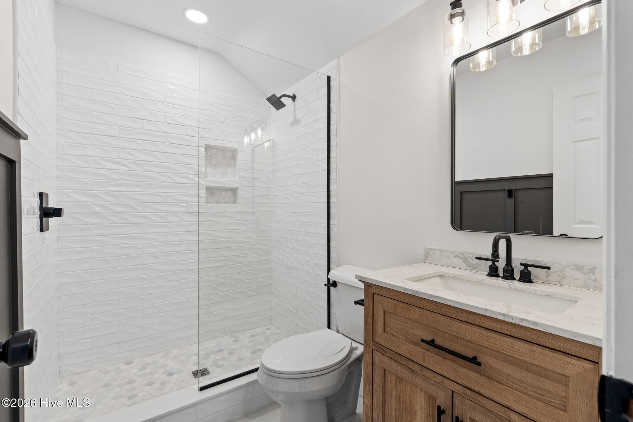 100564426 | Photo 20