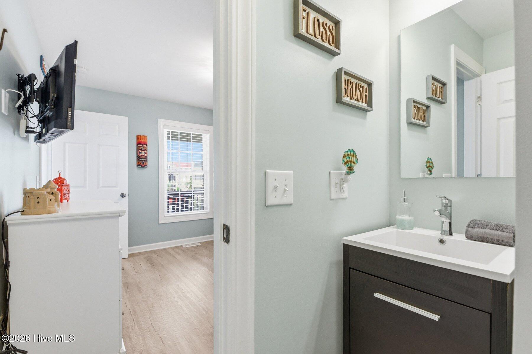 100570503 | Photo 41