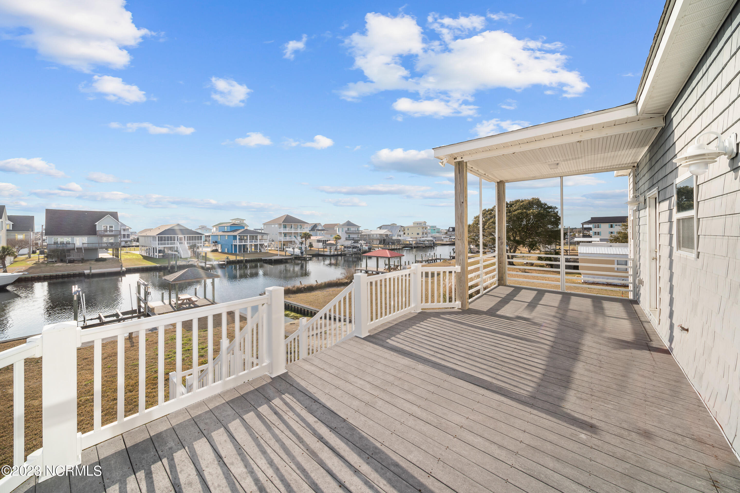 100525018 | Photo 26