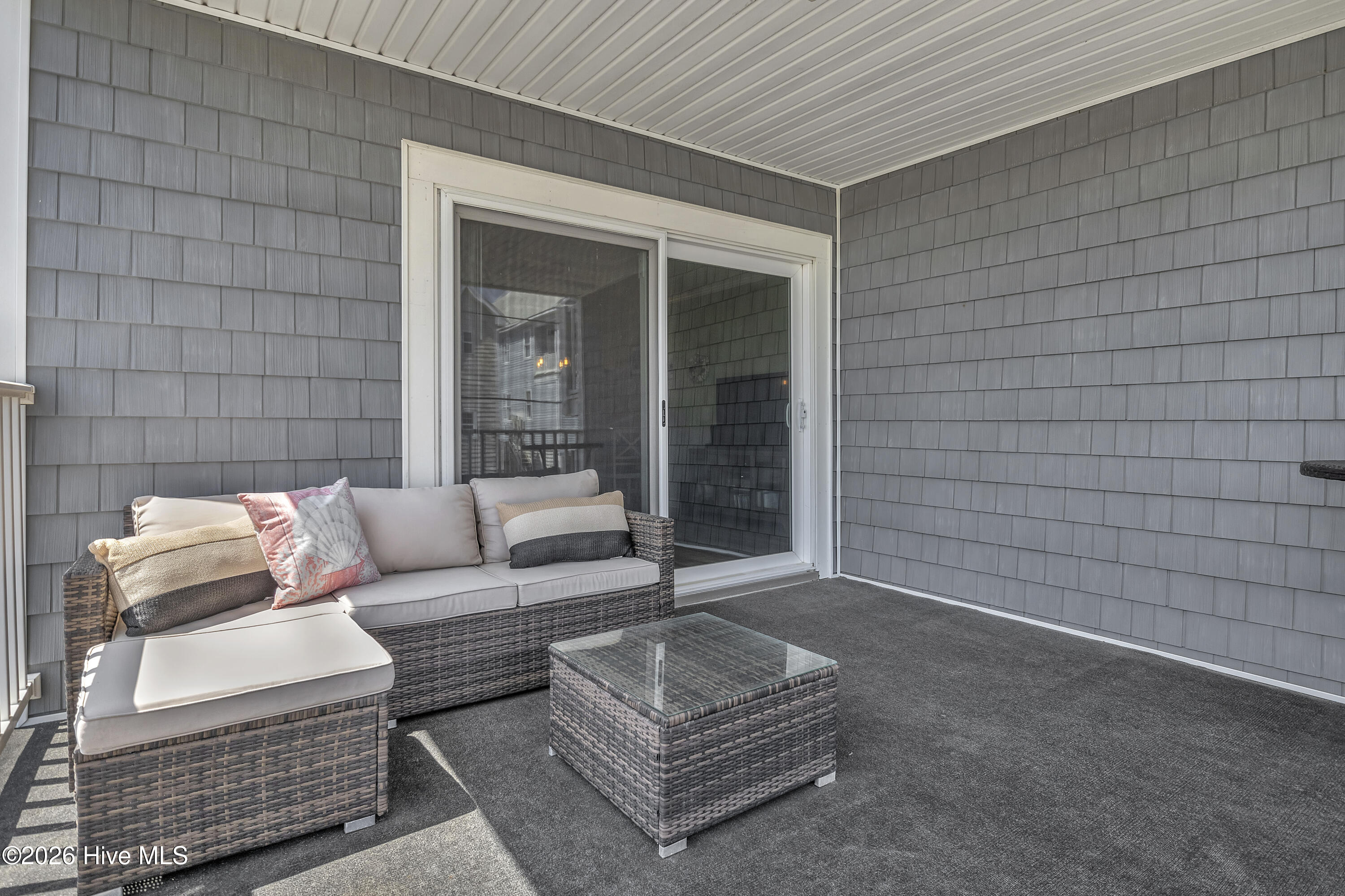 100569853 | Photo 14