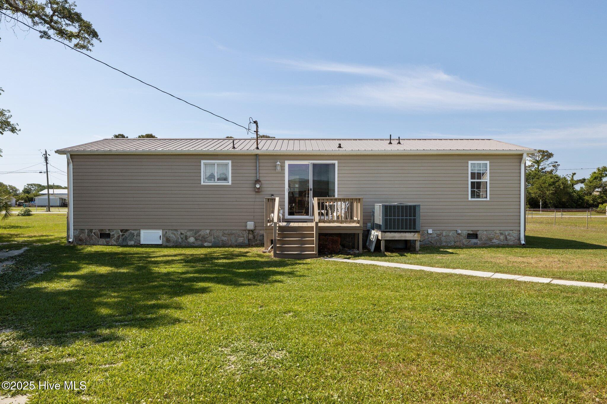139 Diamond City Drive, Harkers Island, NC, 28531